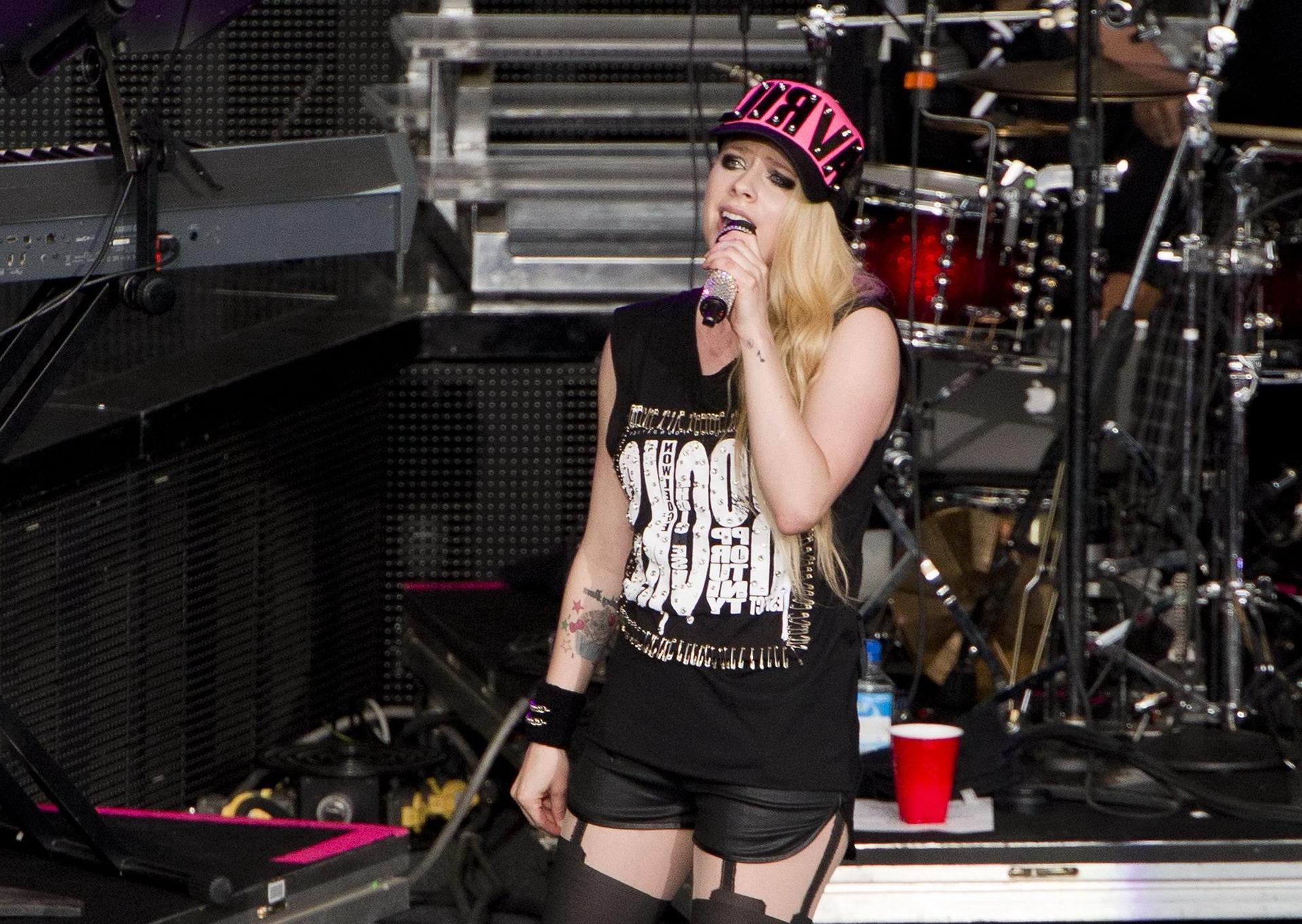 16P Avril Lavigne in shorts and pantyhose performing in Mountain View Canada