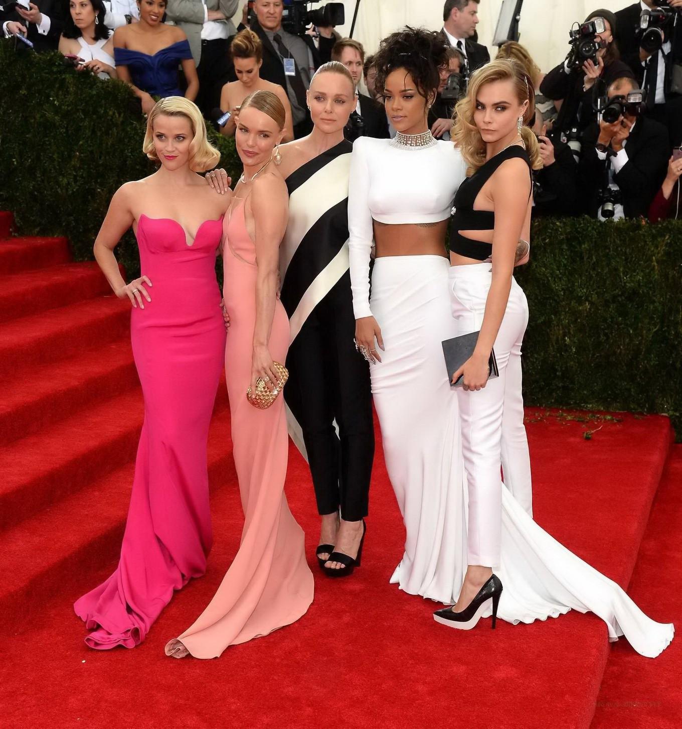 16P Rihanna grabs Cara Delevignes ass while Reese Witherspoon staring popeyed at her