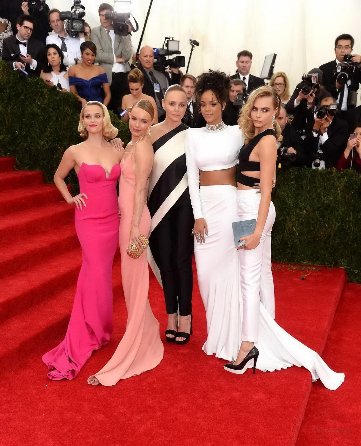 16P Rihanna grabs Cara Delevignes ass while Reese Witherspoon staring popeyed at her