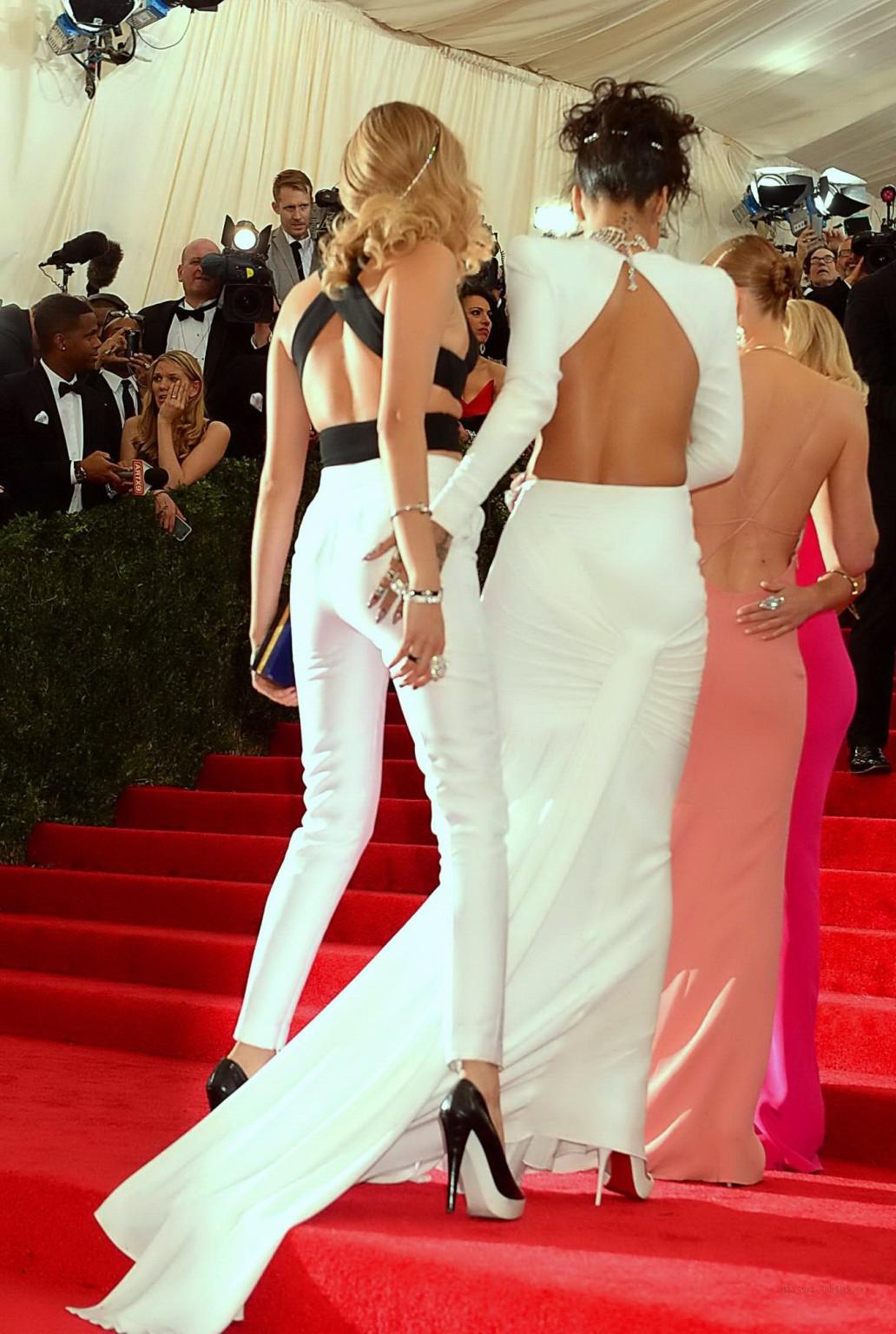 16P Rihanna grabs Cara Delevignes ass while Reese Witherspoon staring popeyed at her