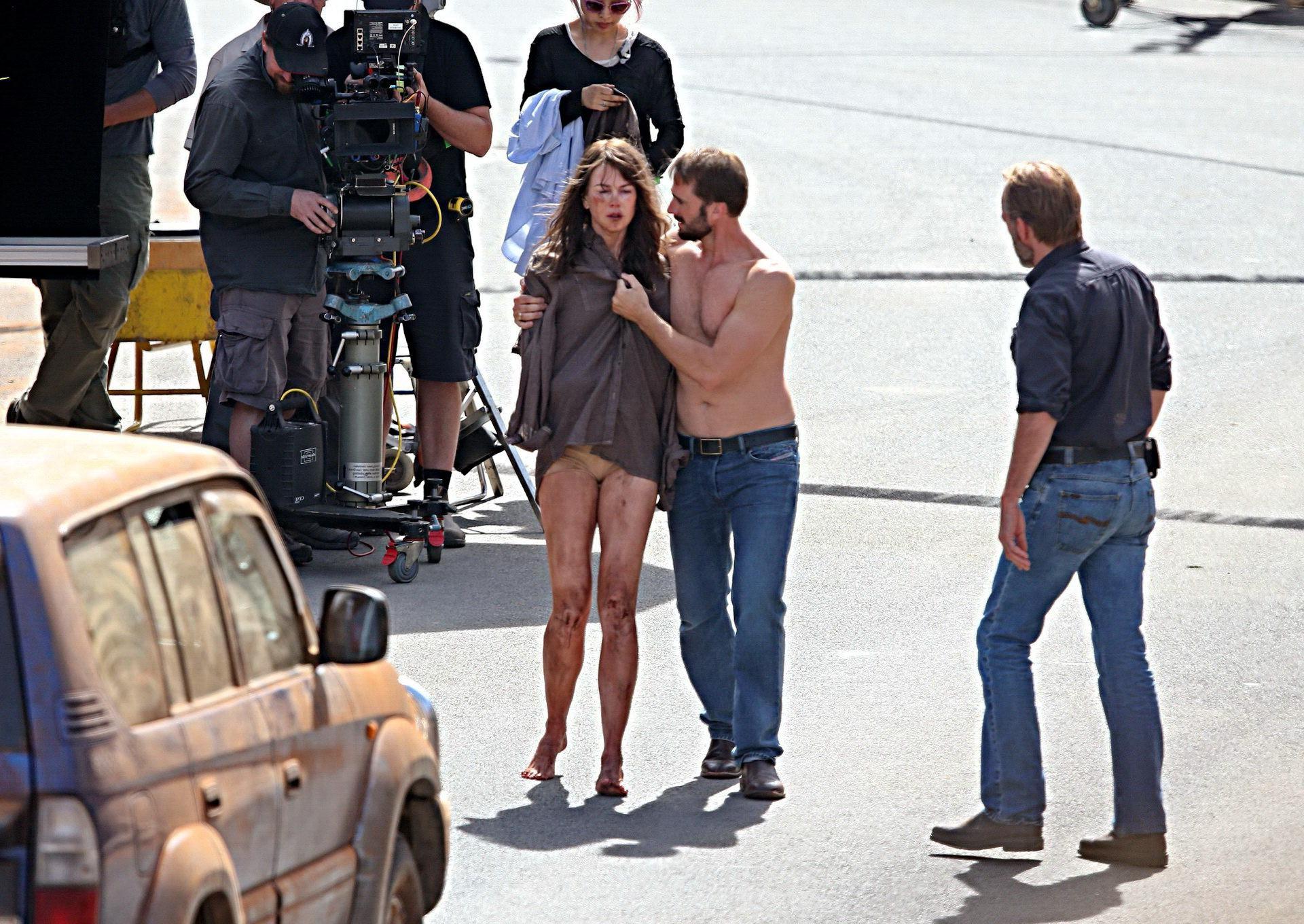 16P Nicole Kidman all dirty wearing panties and shirt on the Strangerland set in Can