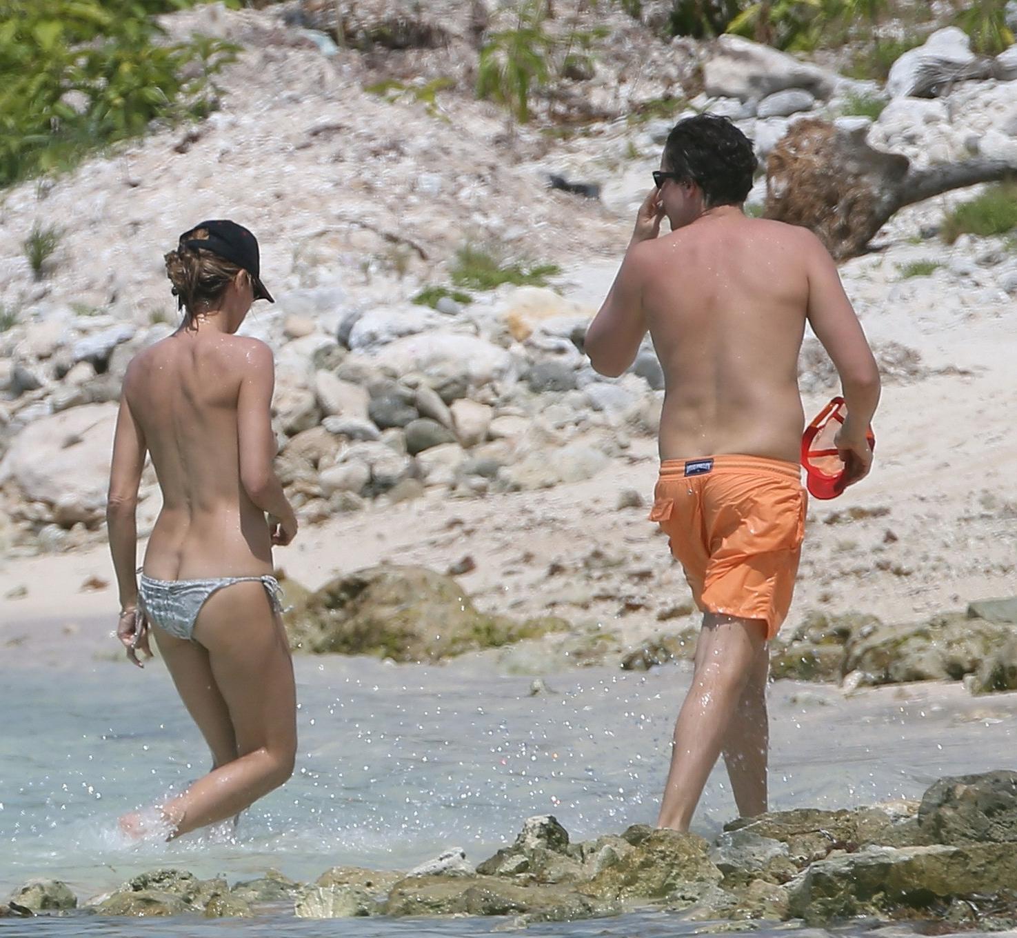 16P Heidi Klum teasing topless with her BF at the beach in Mexico