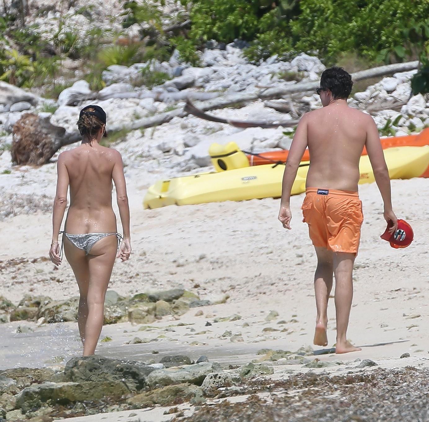 16P Heidi Klum teasing topless with her BF at the beach in Mexico