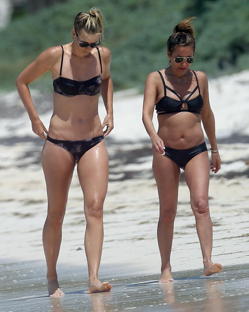 16P Maria Sharapova black bikini troubleshooting