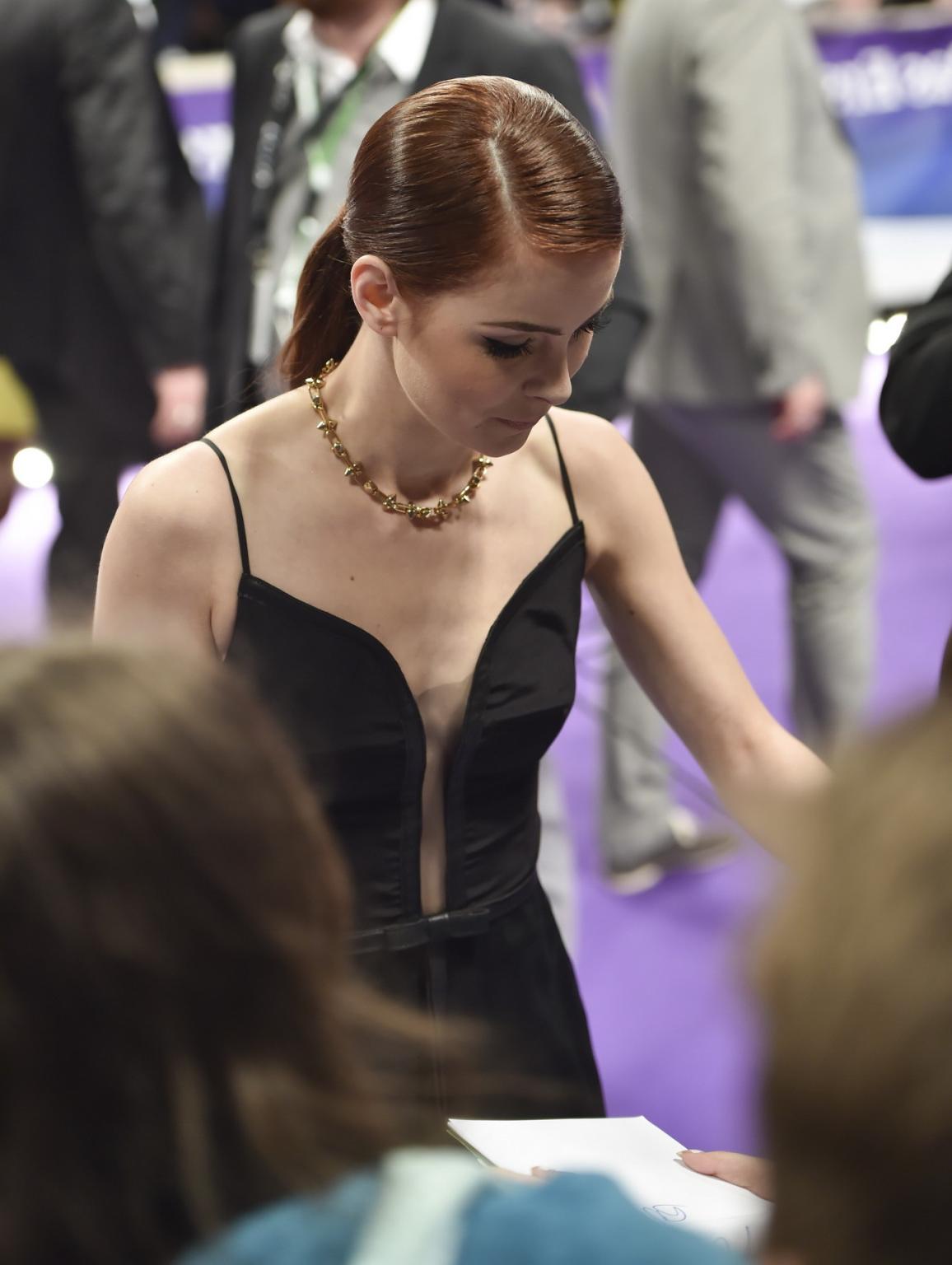 16P Lena MeyerLandrut braless showing big cleavage