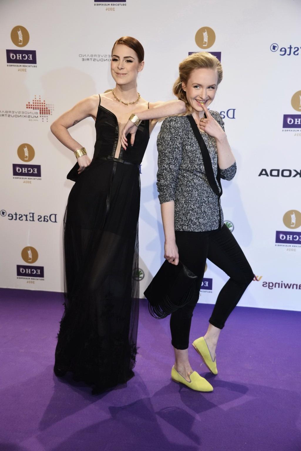 16P Lena MeyerLandrut braless showing big cleavage