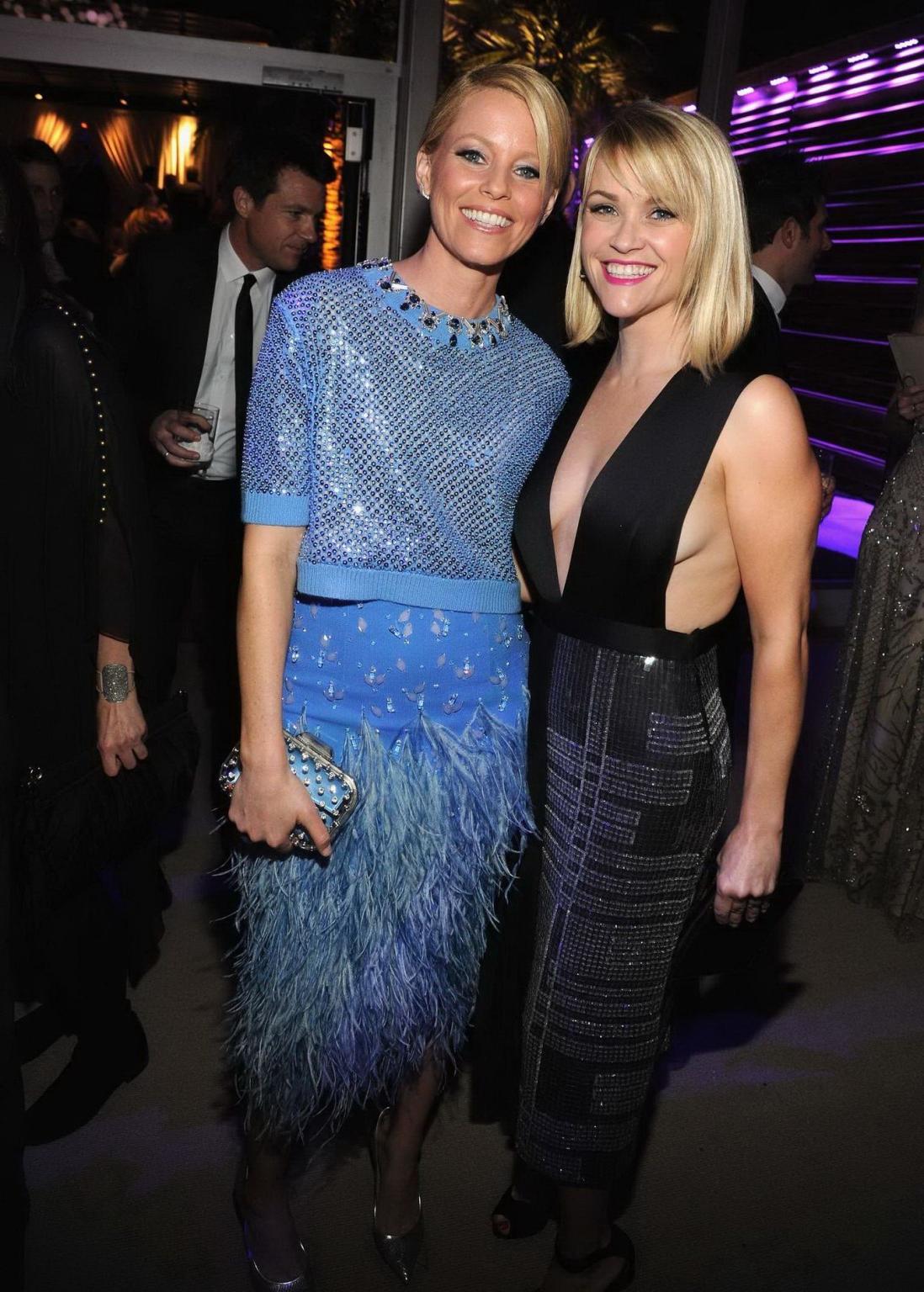 16P Reese Witherspoon braless showing huge cleavage at the Oscars 2014 Vanity Fair P