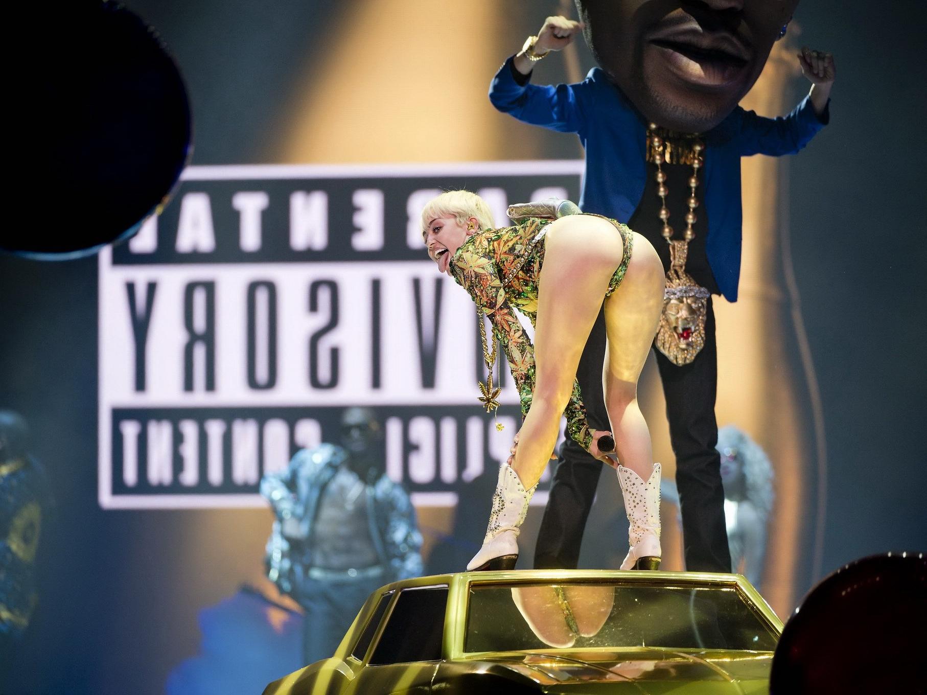 16P Miley Cyrus naughty performance in marijuana leaf print bodysuit during the Bang