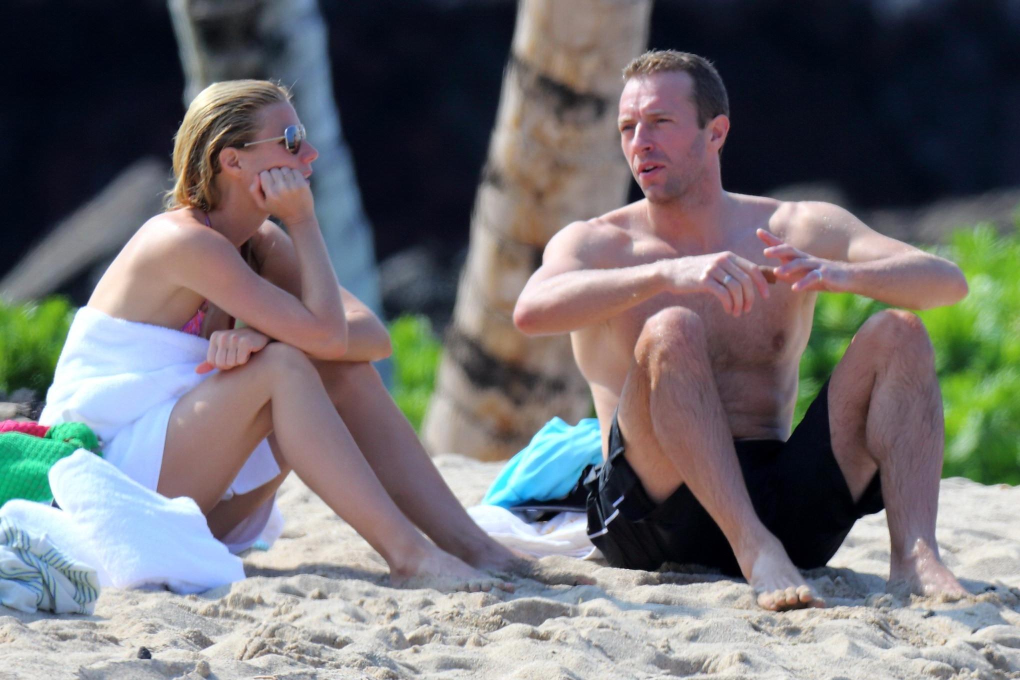 16P Gwyneth Paltrow showing off her bikini body on a Hawaiian beach