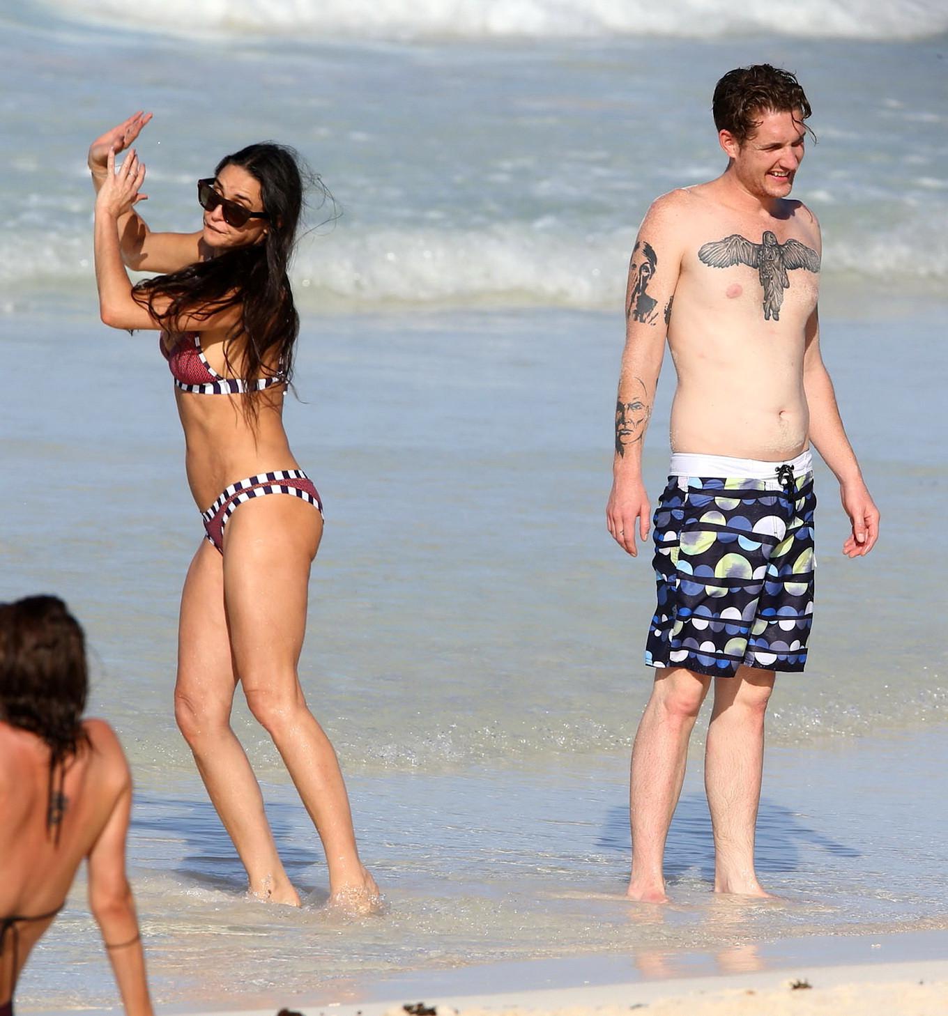 16P Demi Moore showing off her bikini body on a beach in Mexico