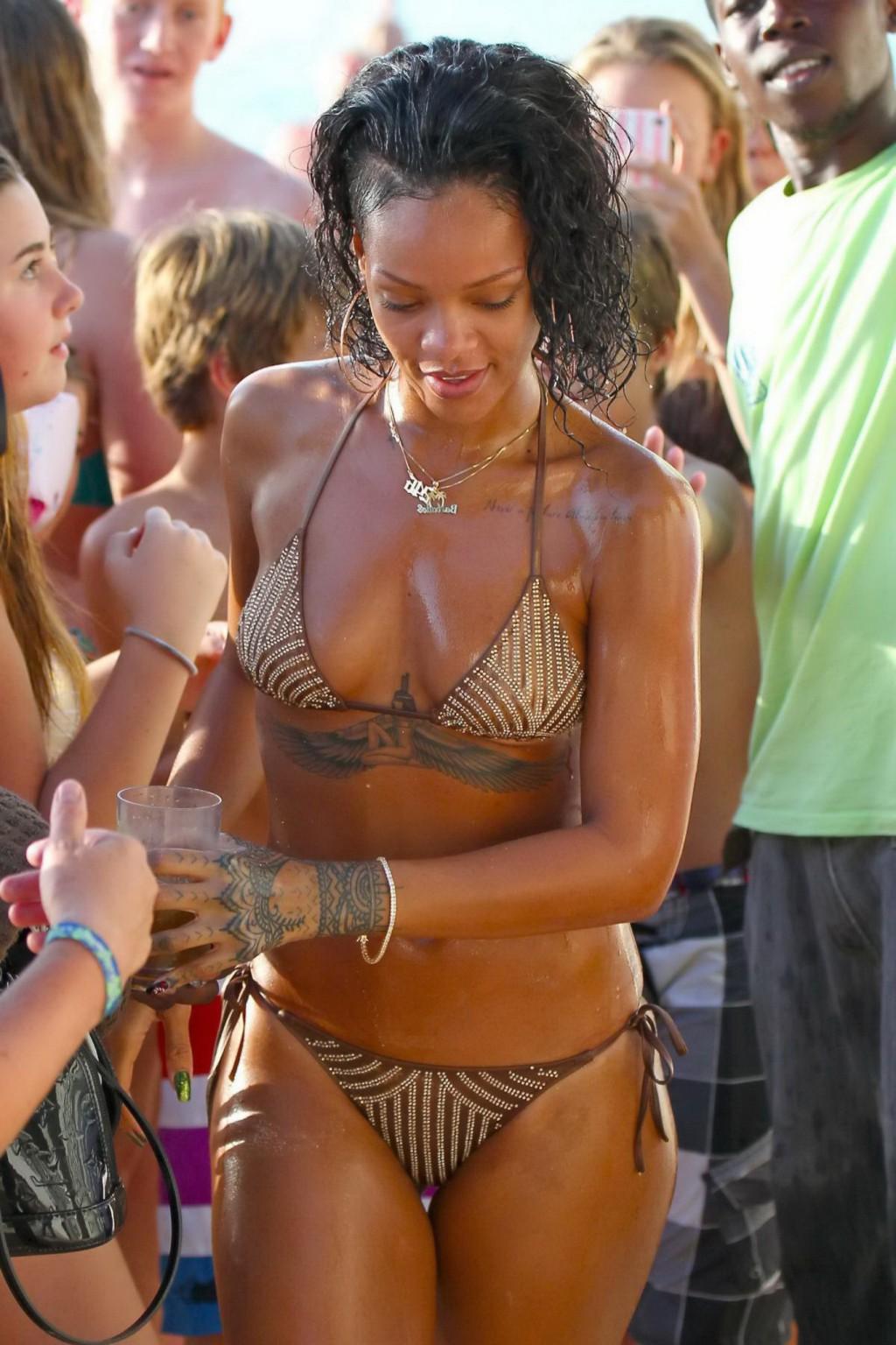 16P Rihanna showing off her perfect body in a wet string bikini at the beach in Barb
