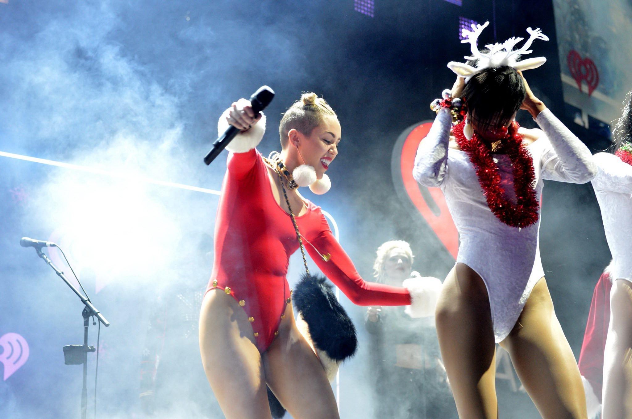 16P Miley Cyrus shows off pokies and ass wearing a red leotard on stage at 93.3 FLZ'