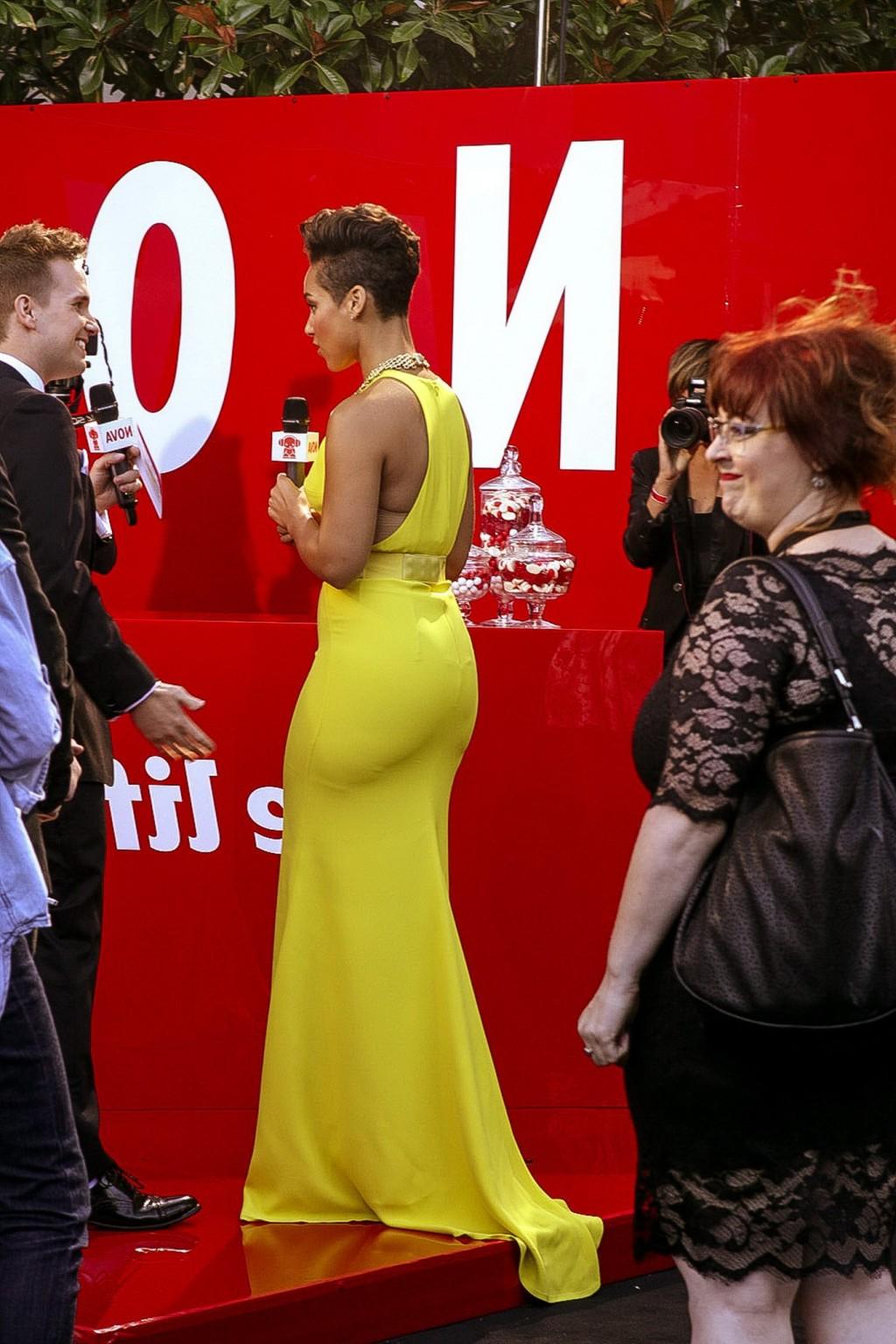 16P Alicia Keys braless showing pokies  side-boob at the 27th Annual ARIA Awards in 