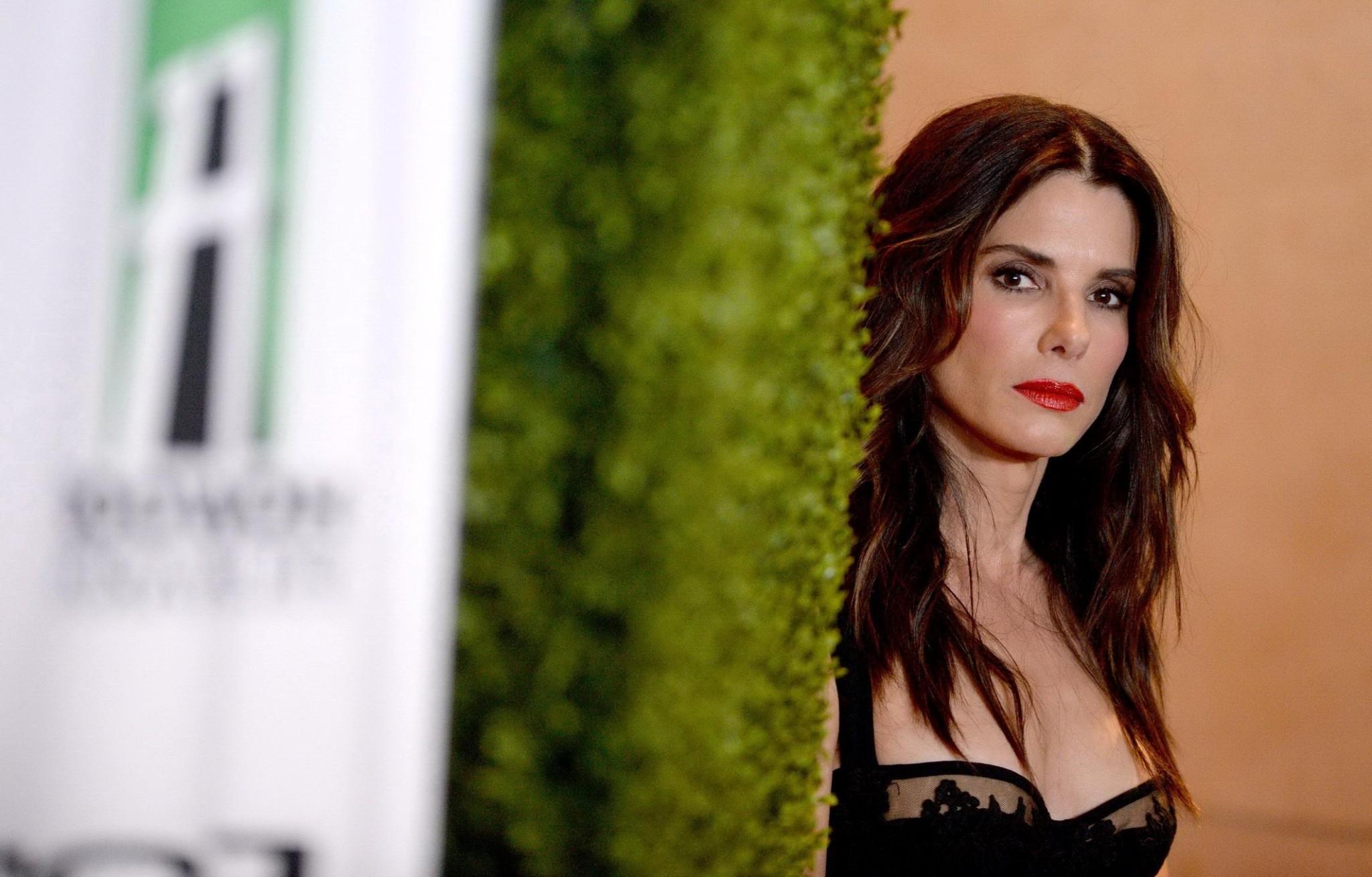 16P Sandra Bullock braless wearing a low cut black dress at the 17th annual Hollywoo