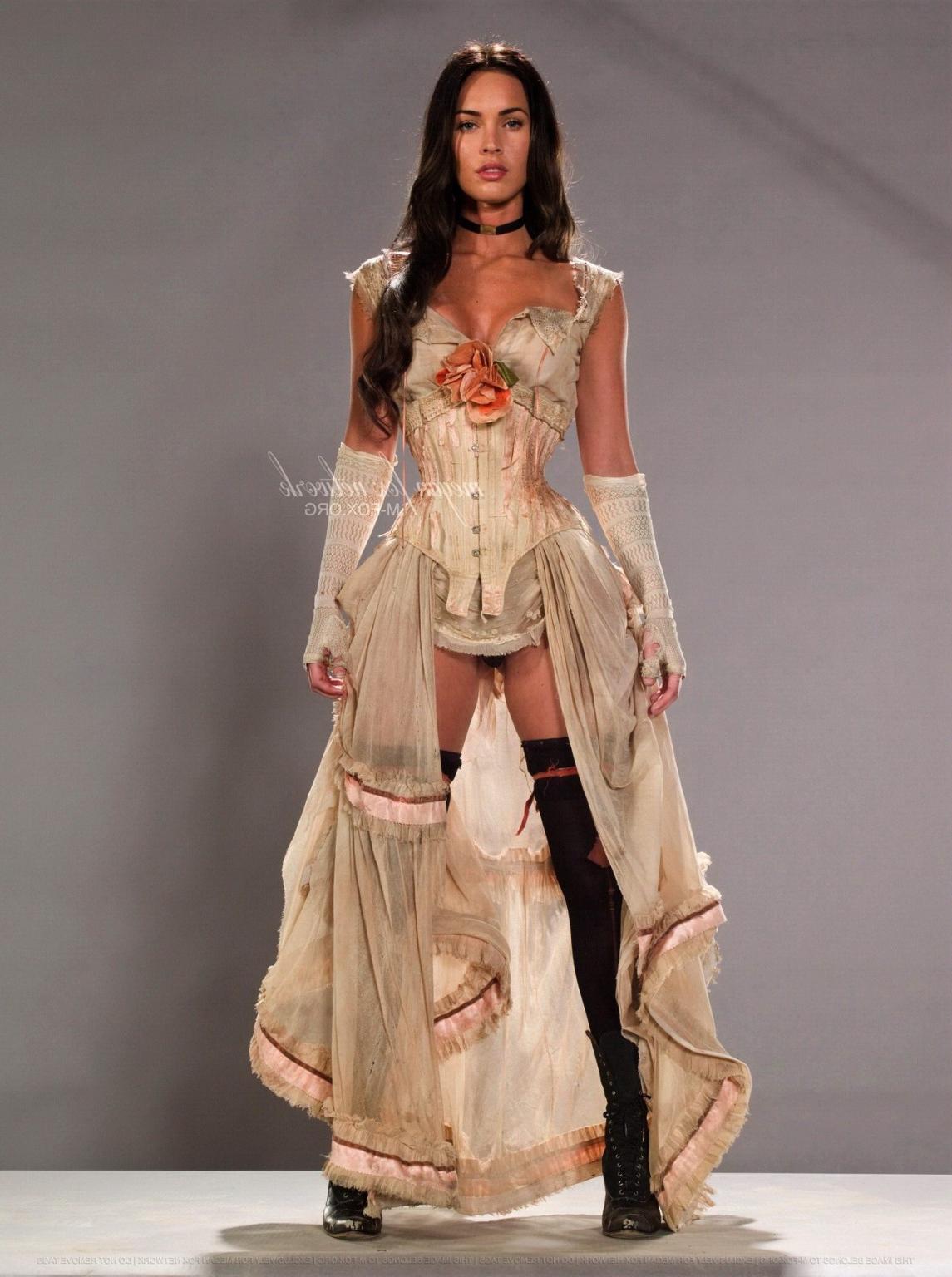 16P Megan Fox showing off her pussy  cleavage in Jonah Hex promos