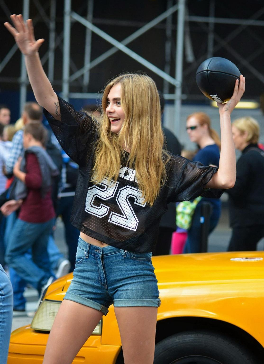 16P Cara Delevingne shows off her legs  ass wearing denim hotpants on the set of DKN