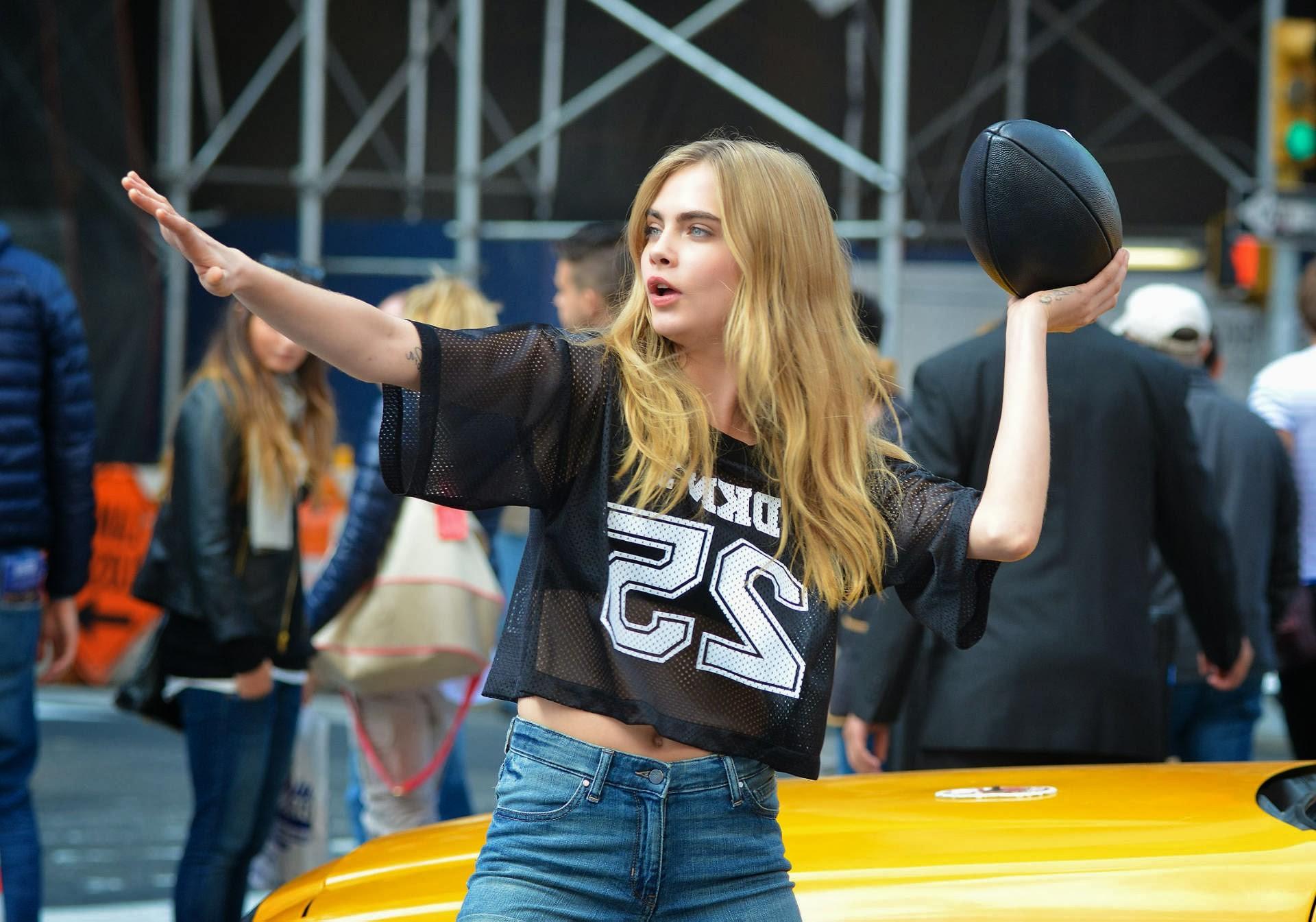 16P Cara Delevingne shows off her legs  ass wearing denim hotpants on the set of DKN