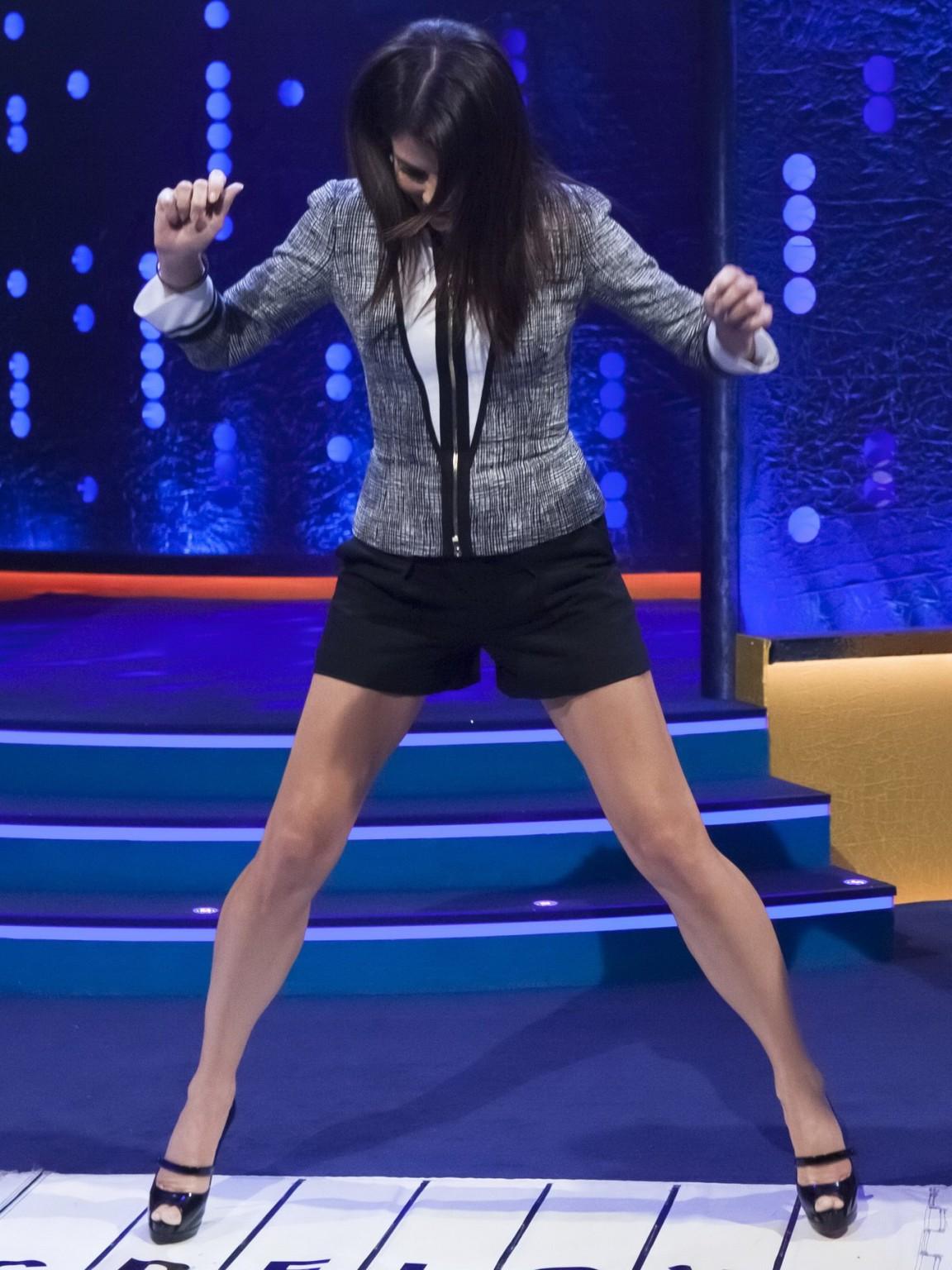 16P Sandra Bullock leggy wearing a black shorts on 'The Jonathan Ross Show' in Londo