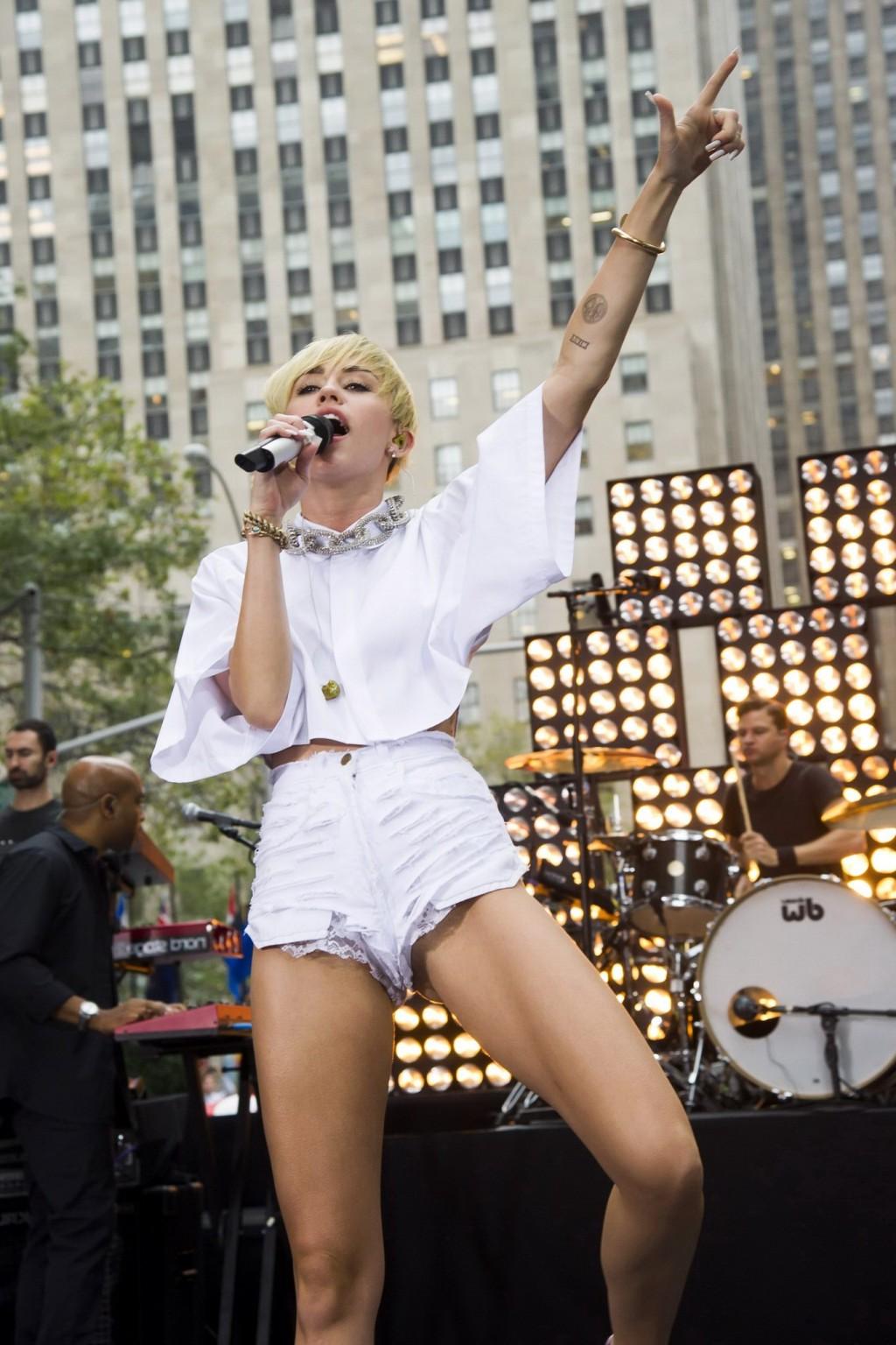 16P Miley Cyrus showing off her ass, legs and panties while performing in ripped hot