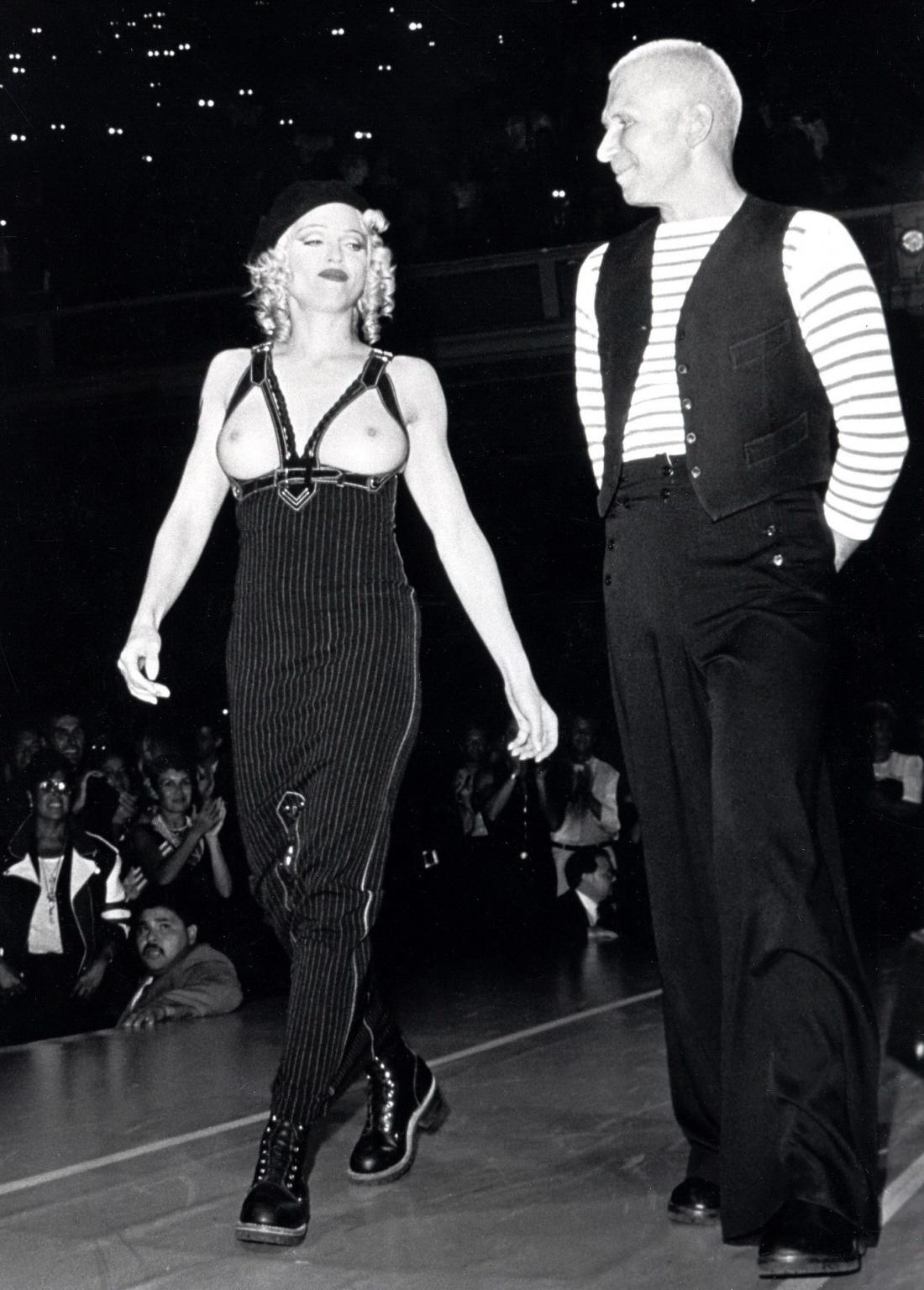16P Madonna topless at the fashion show in Los Angeles