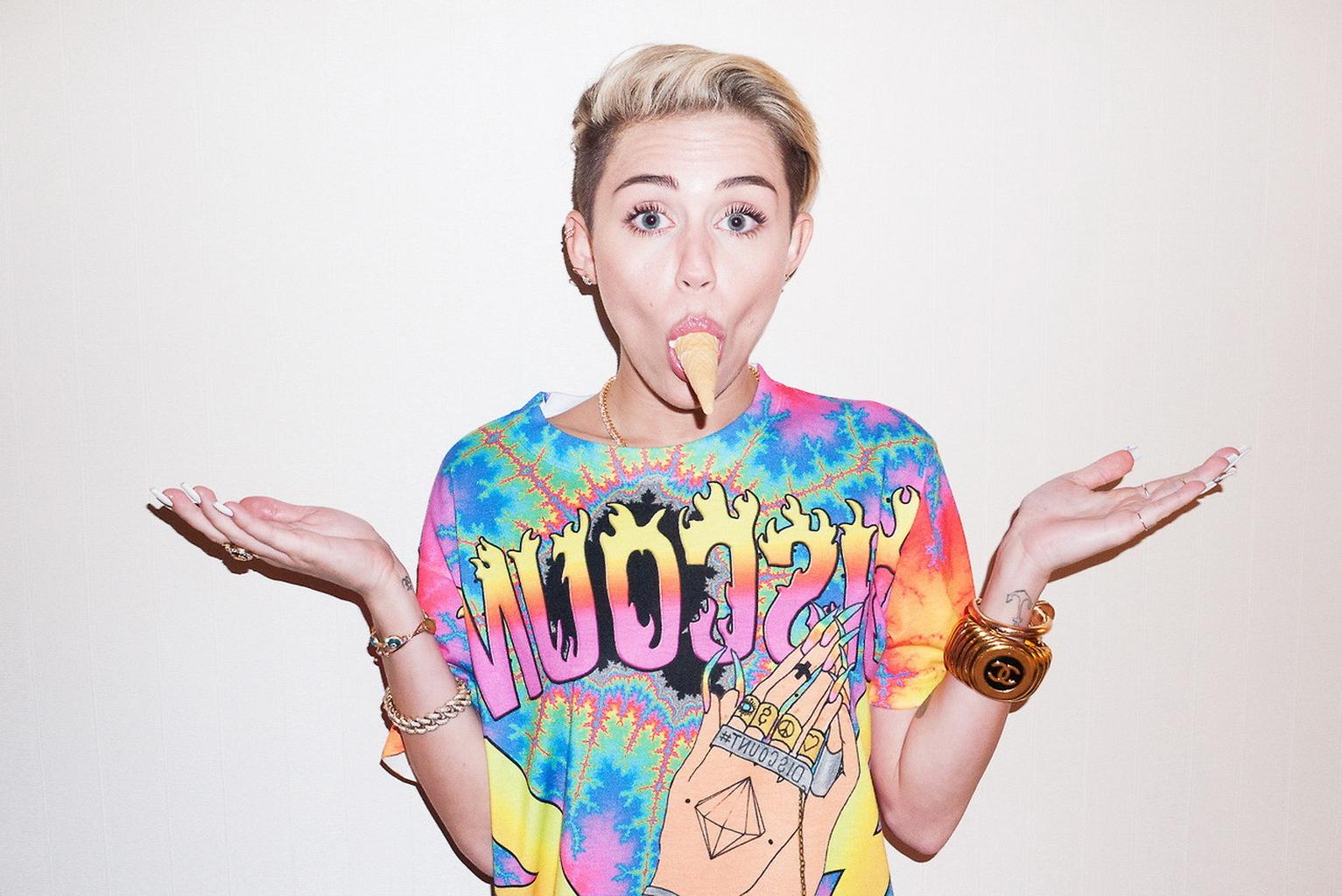 16P Miley Cyrus showing off her boobs  pussy in Terry Richardson photoshoot