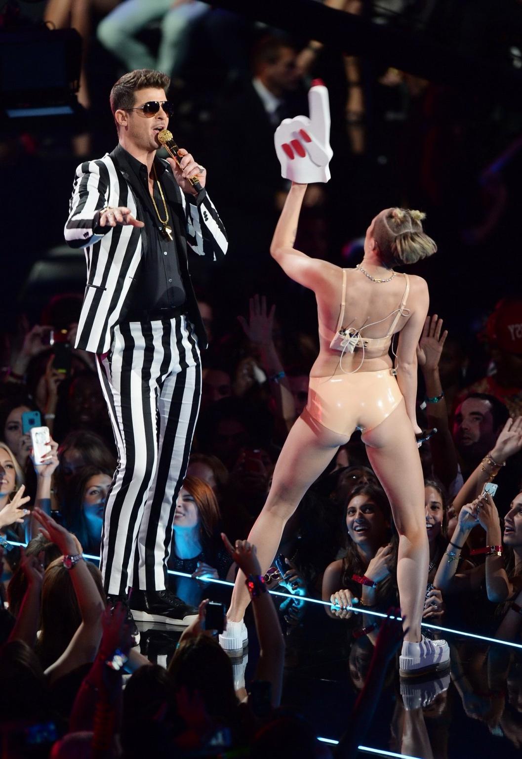 16P Miley Cyrus in latex undies getting humped on stage at the 2013 MTV Video Music 