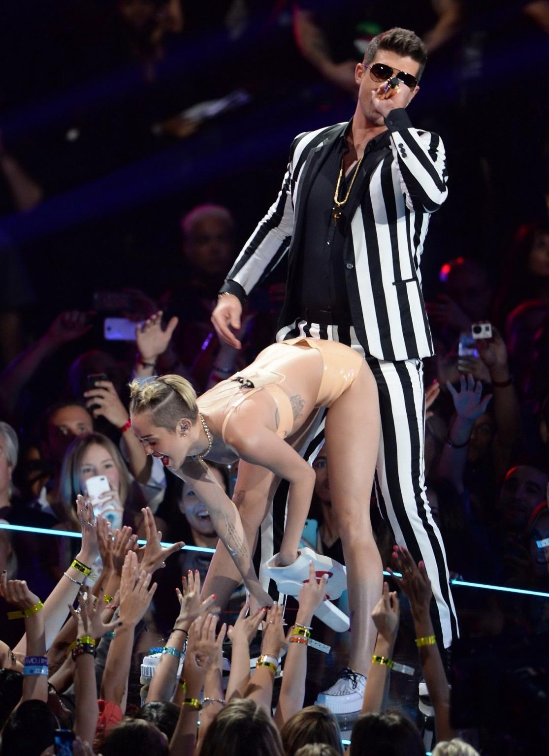 16P Miley Cyrus in latex undies getting humped on stage at the 2013 MTV Video Music 