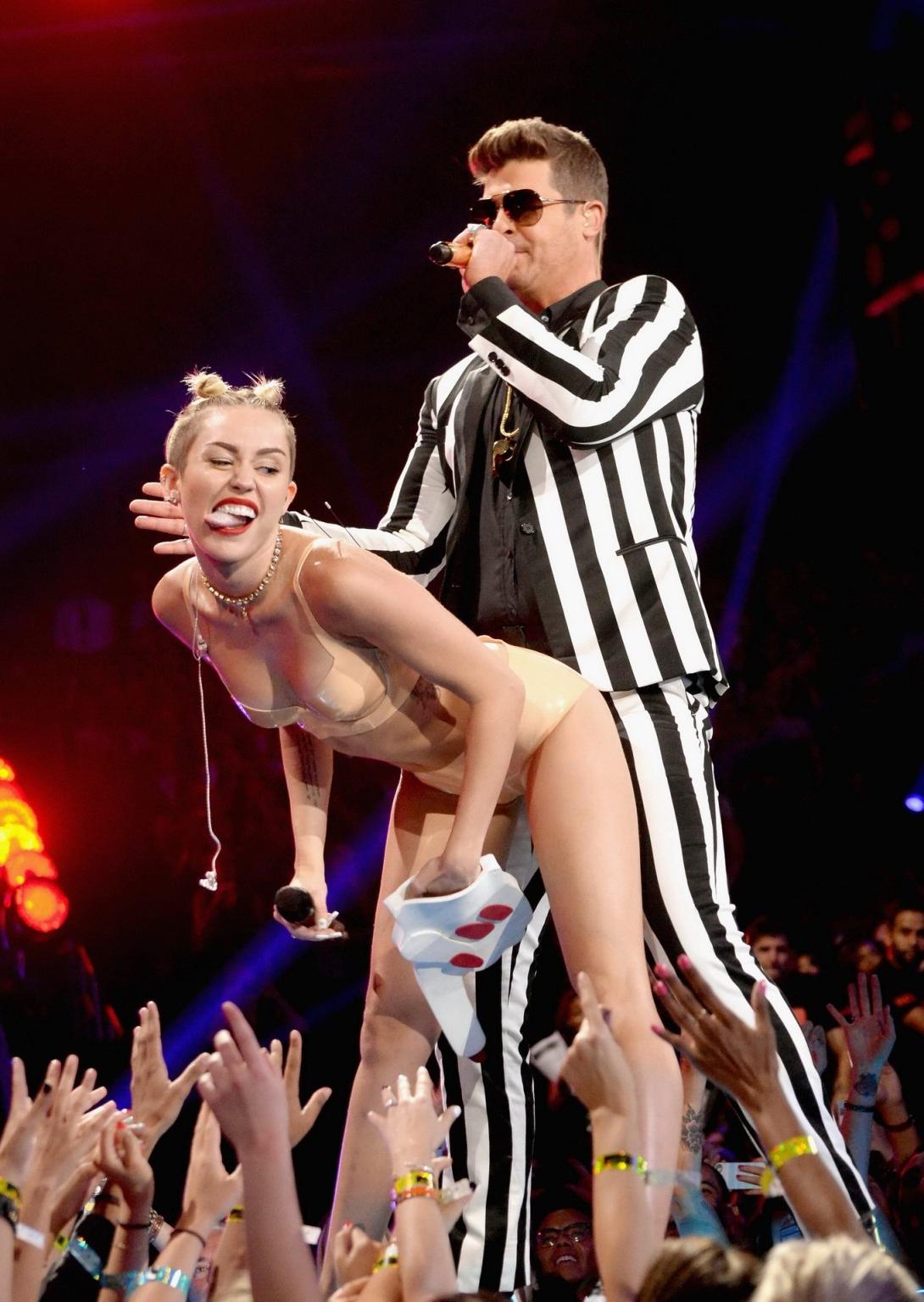 16P Miley Cyrus in latex undies getting humped on stage at the 2013 MTV Video Music 