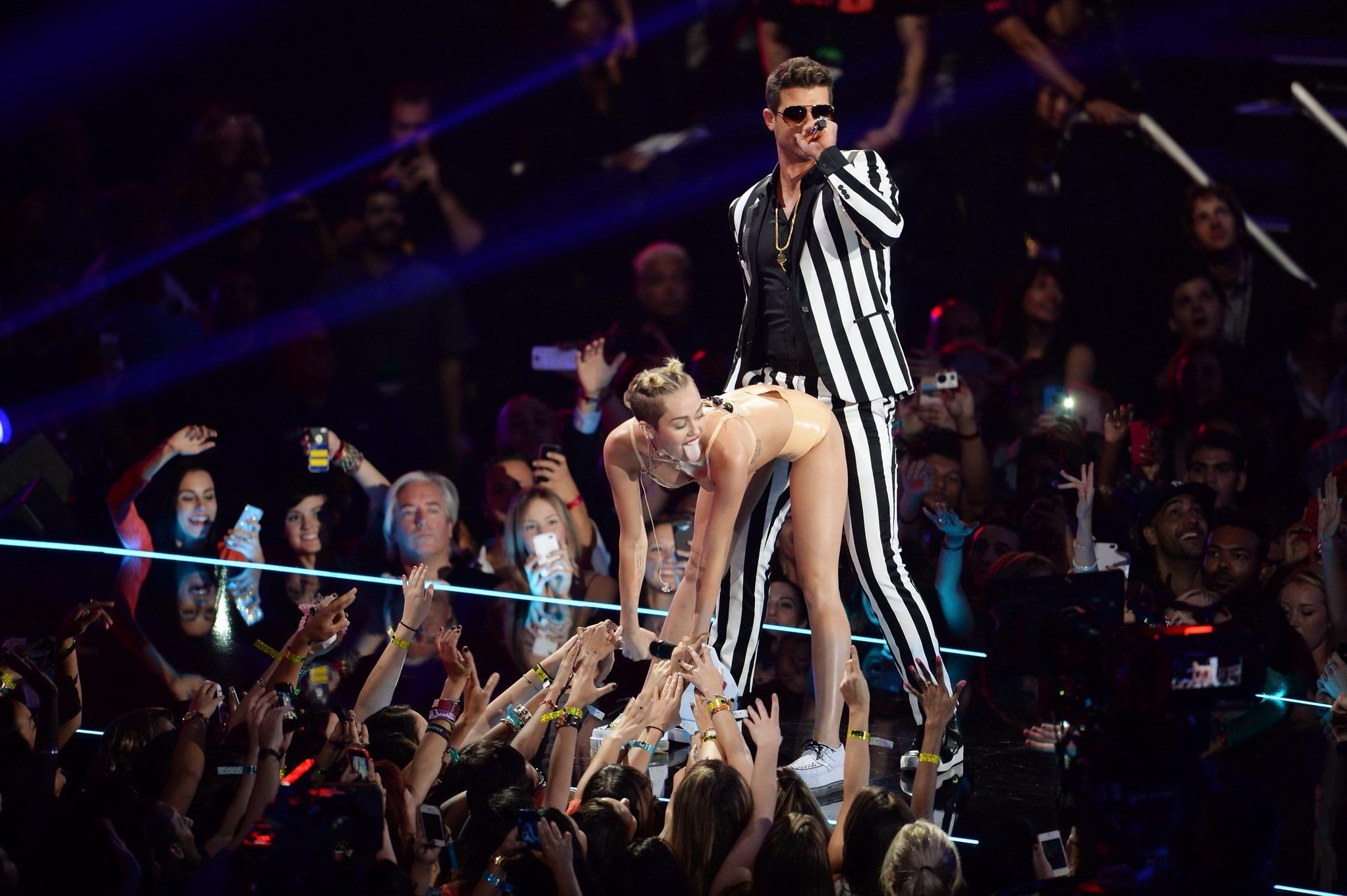 16P Miley Cyrus in latex undies getting humped on stage at the 2013 MTV Video Music 