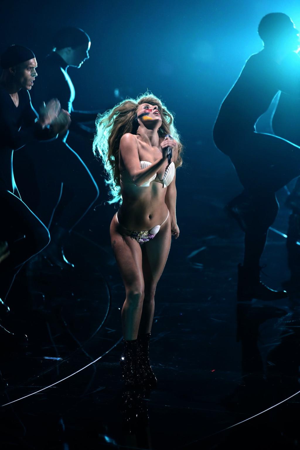 16P Lady Gaga shows off her ass  boobs in skimpy shell fish costume at the 2013 MTV 