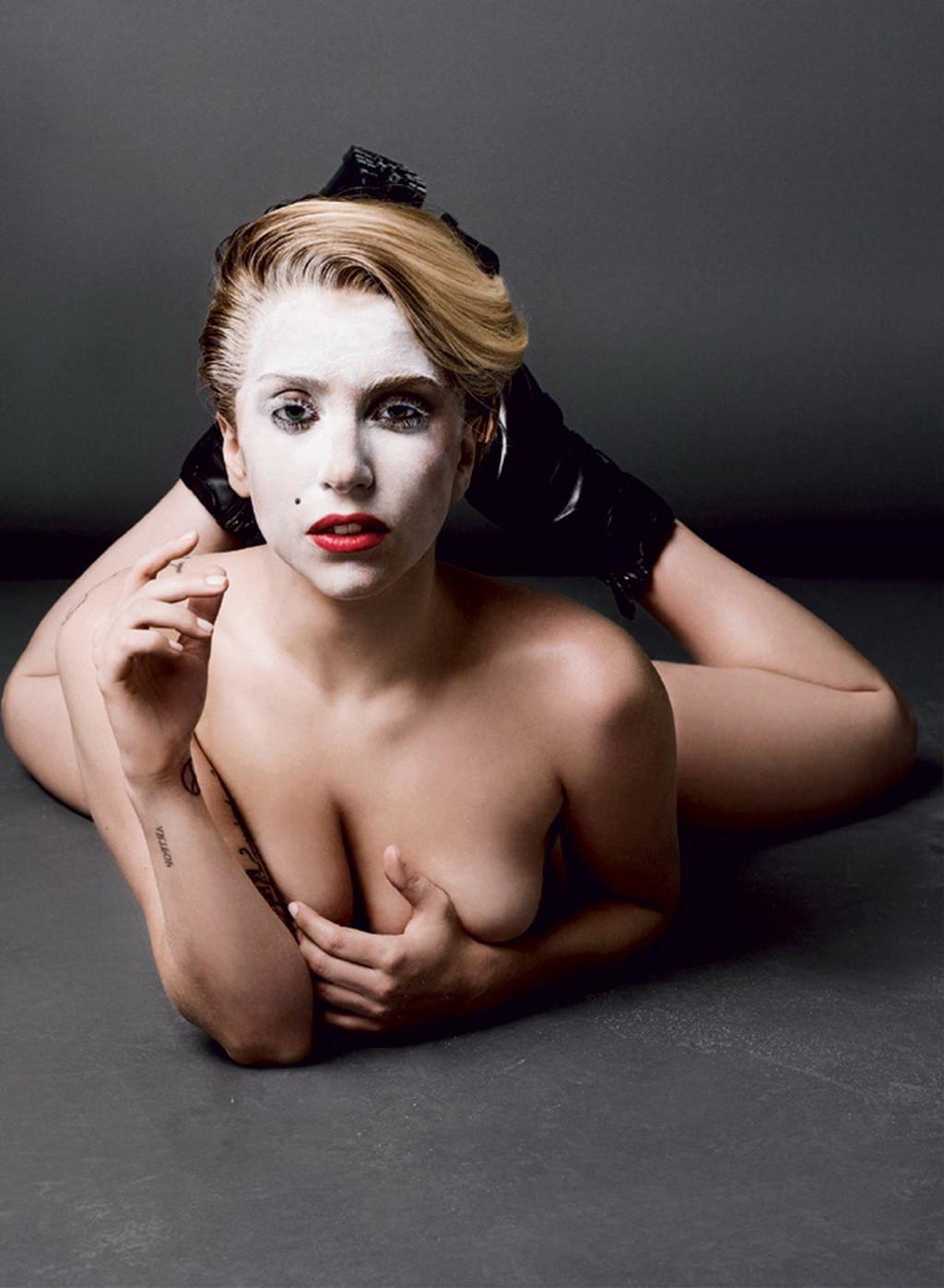 16P Lady Gaga fully nude but hiding her pussy in V Magazine