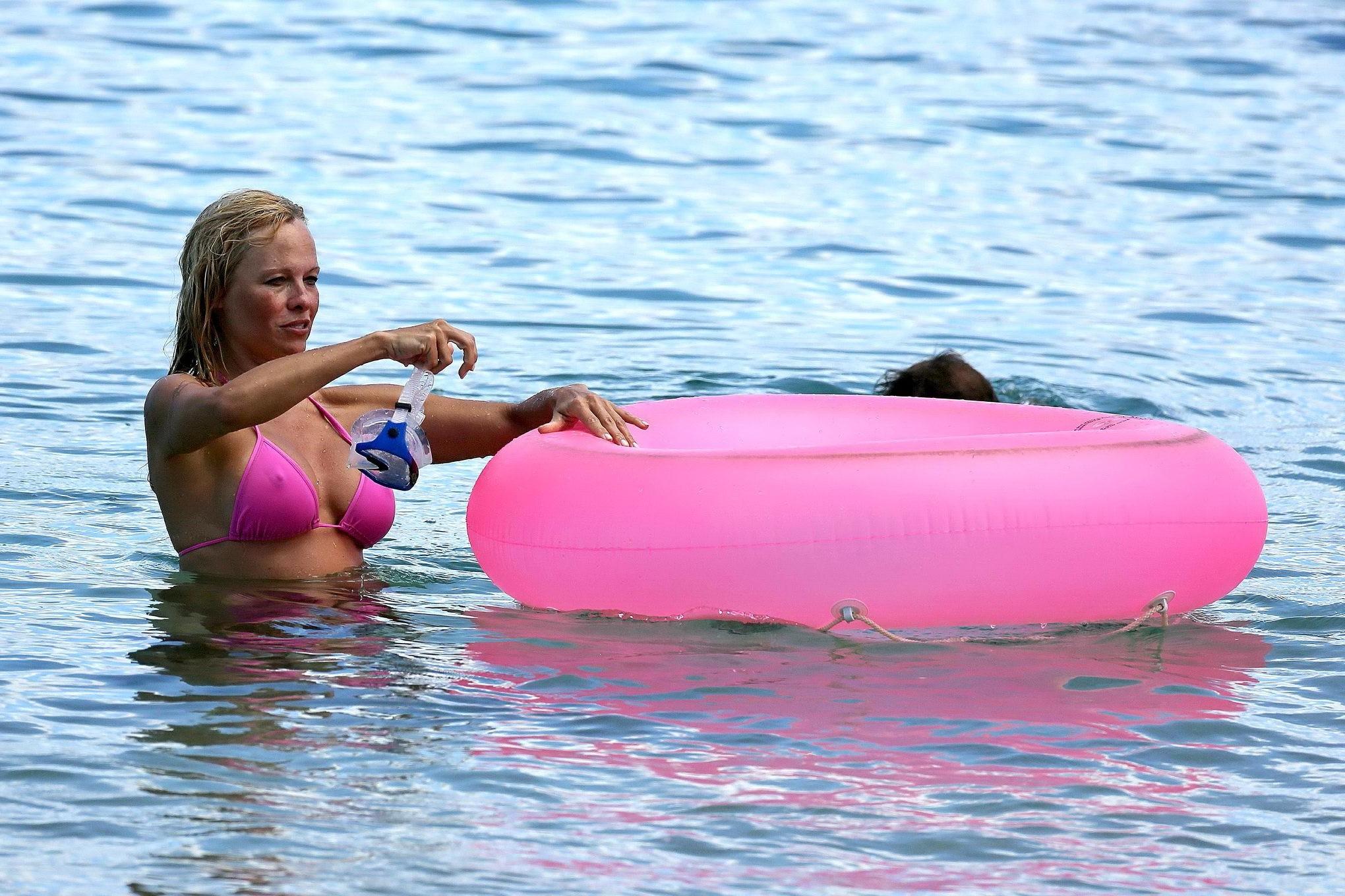 16P Busty Pamela Anderson showing pokies in a wet pink bikini while snorkeling on a 