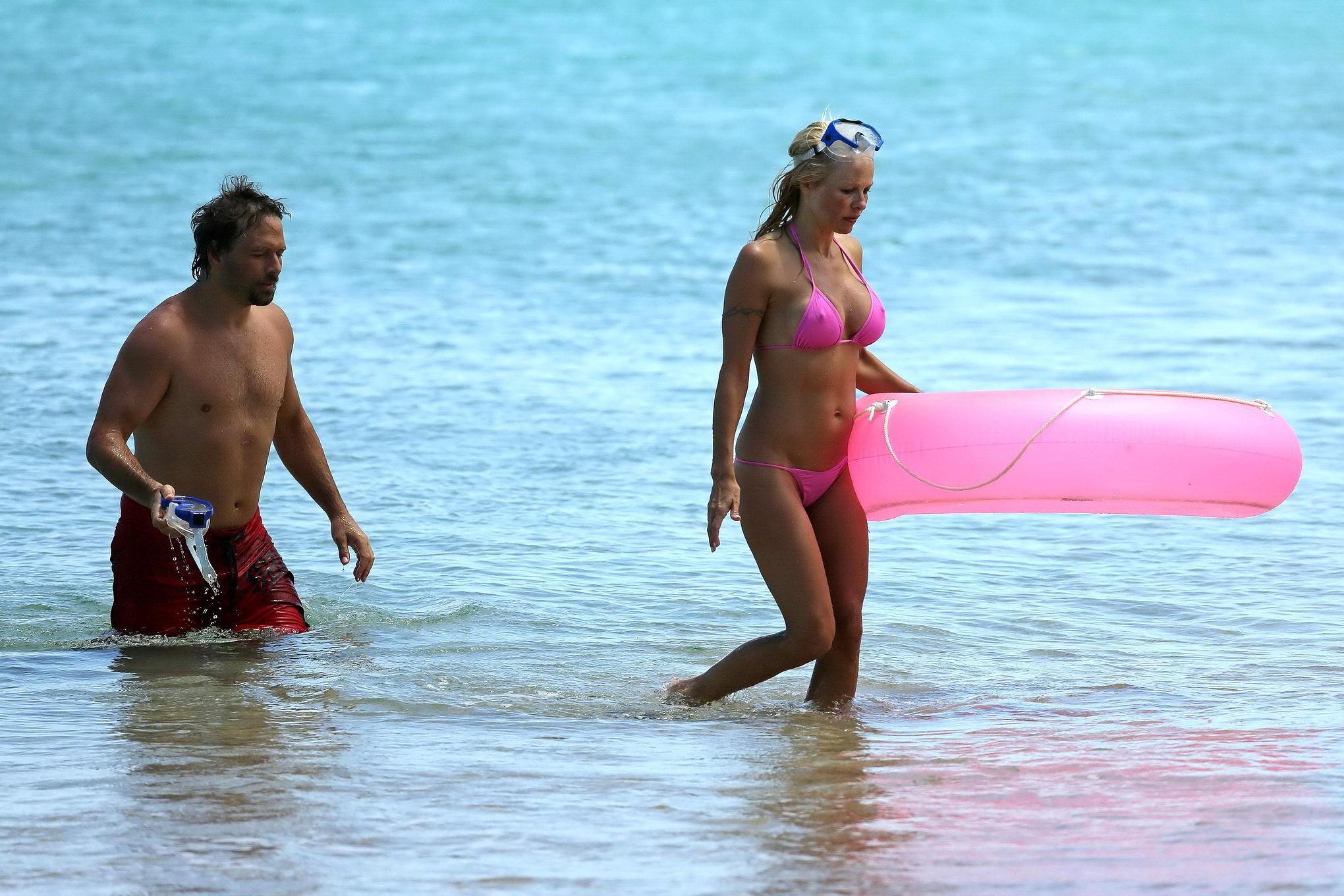 16P Busty Pamela Anderson showing pokies in a wet pink bikini while snorkeling on a 