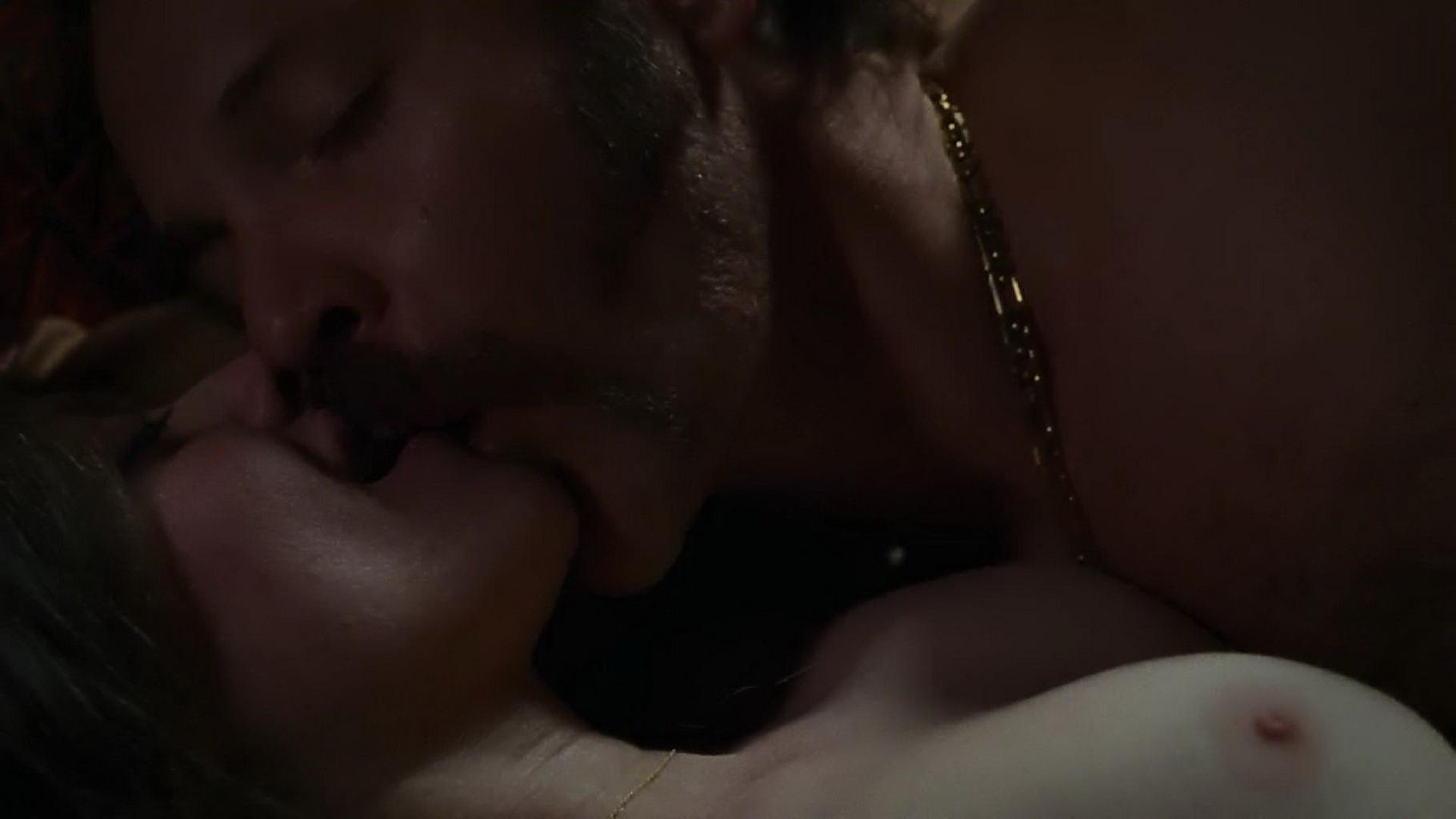 16P Amanda Seyfried gets fucked and flashing her bare boobs at the Lovelace set