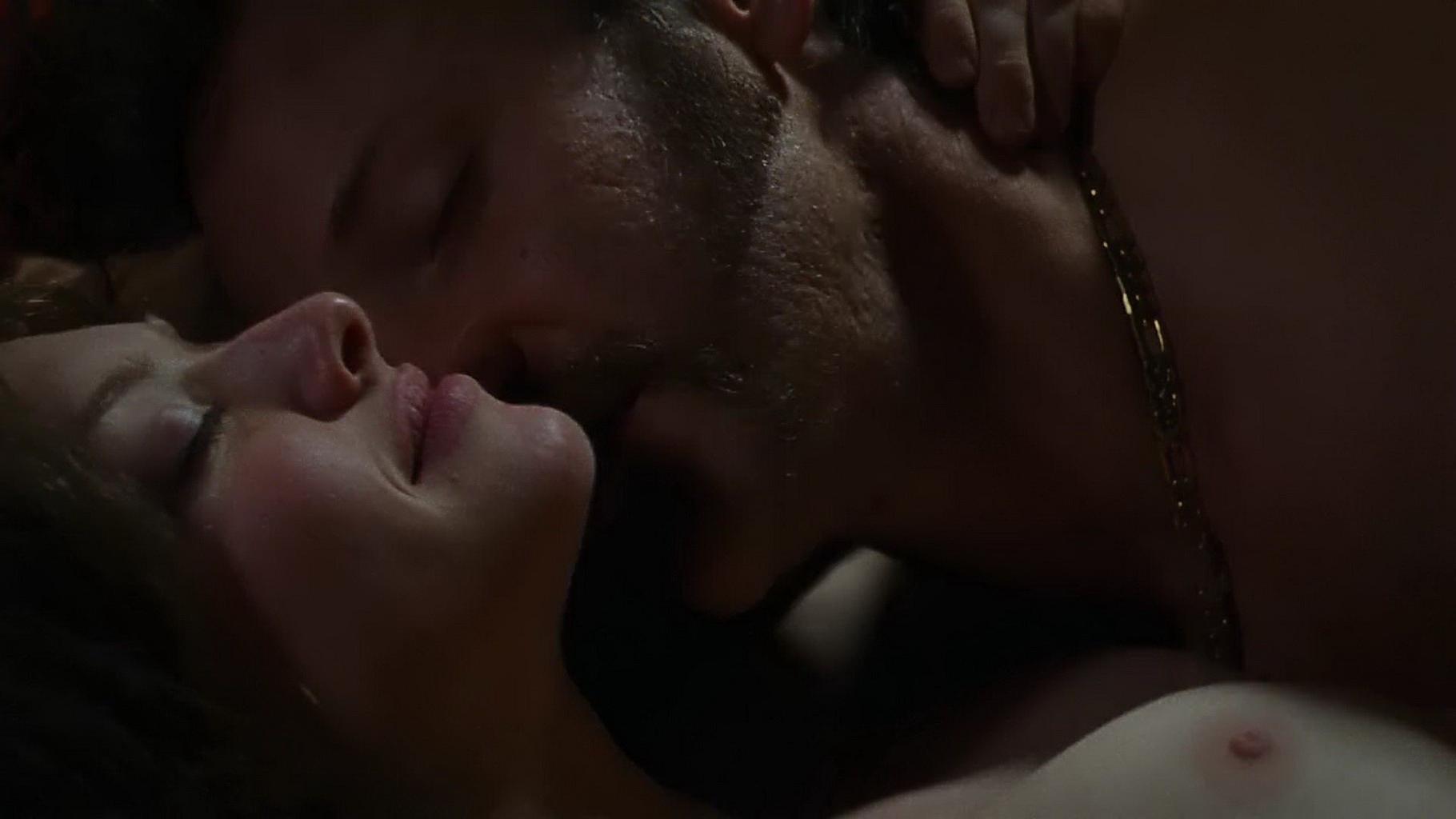 16P Amanda Seyfried gets fucked and flashing her bare boobs at the Lovelace set