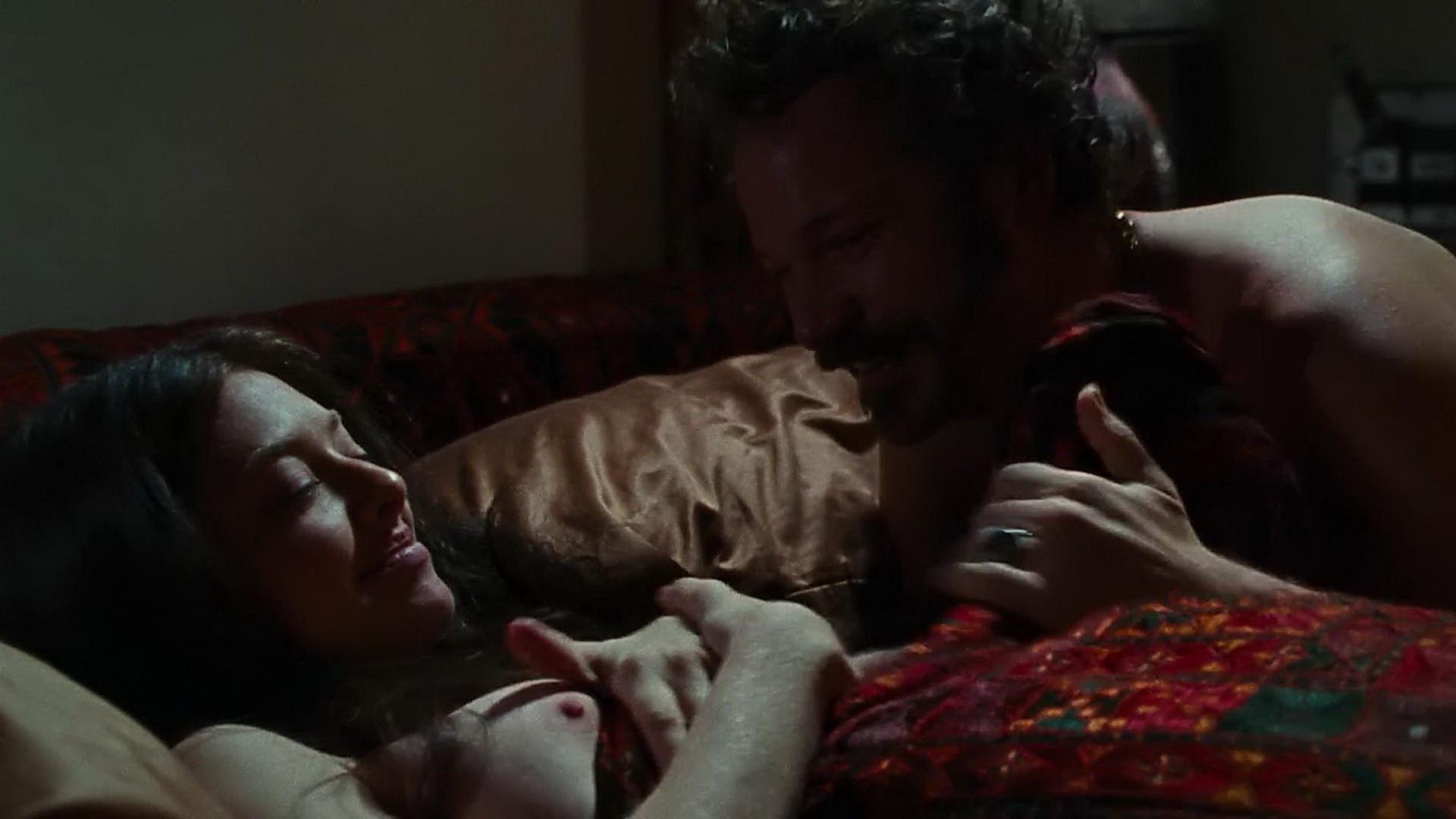 16P Amanda Seyfried gets fucked and flashing her bare boobs at the Lovelace set