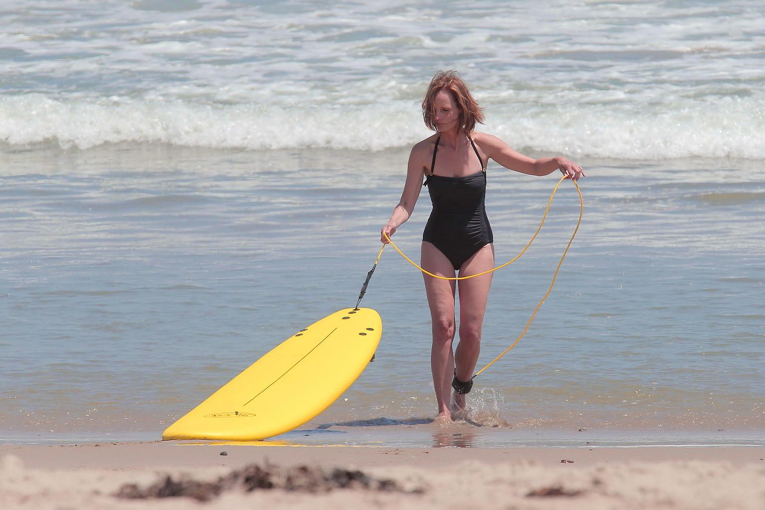 16P Helen Hunt shows off her still desirable body in black swimsuit while filming Ri