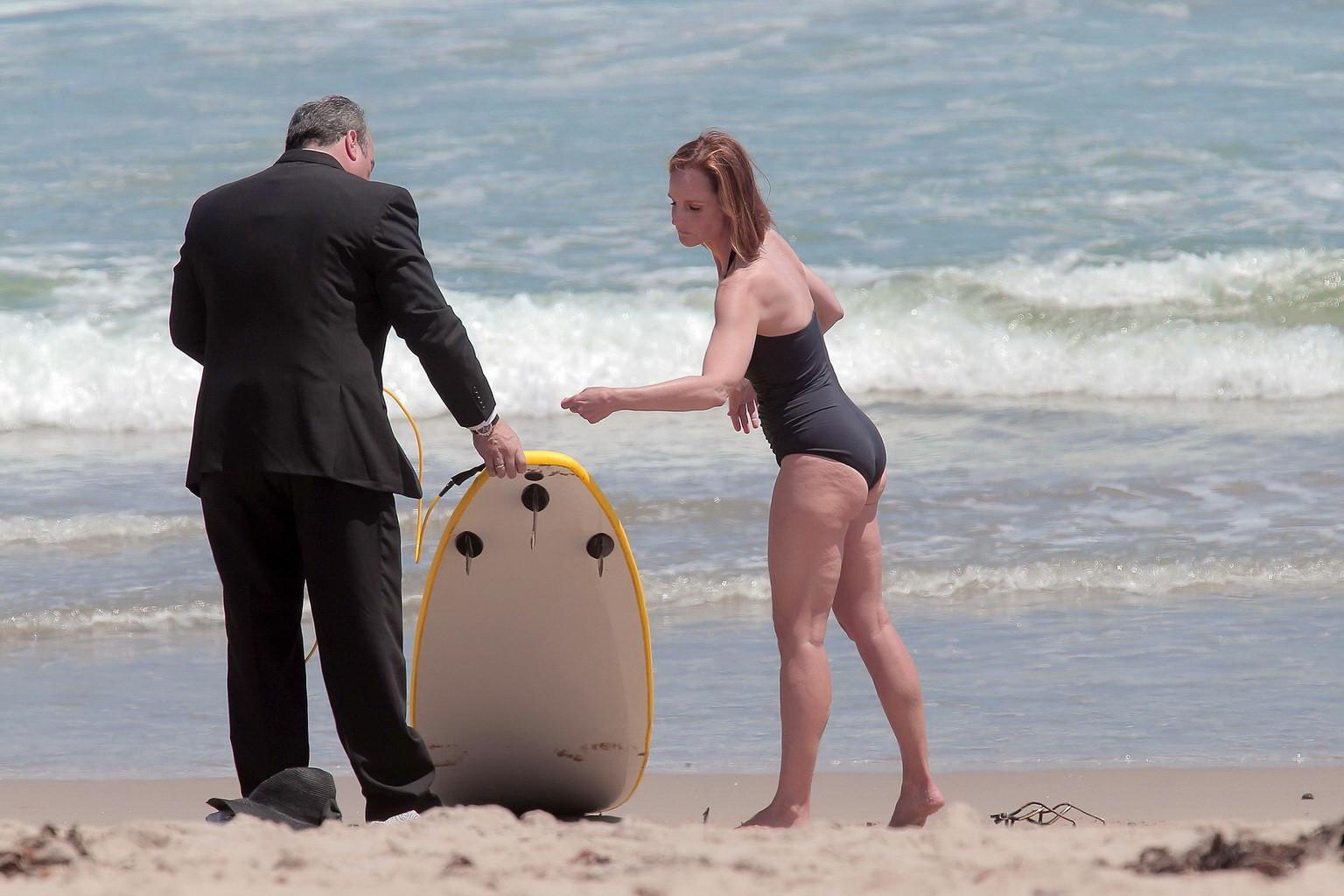 16P Helen Hunt shows off her still desirable body in black swimsuit while filming Ri