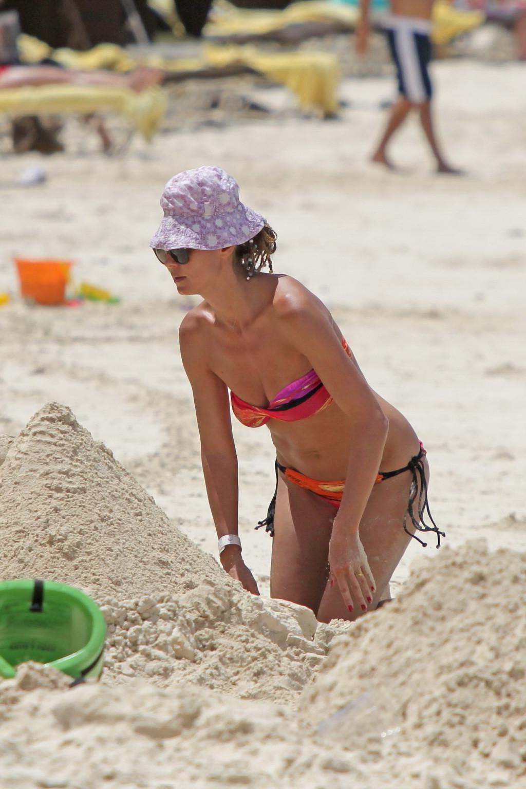 16P Heidi Klum showing off her hot body in a tube colorful bikini at the beach in th