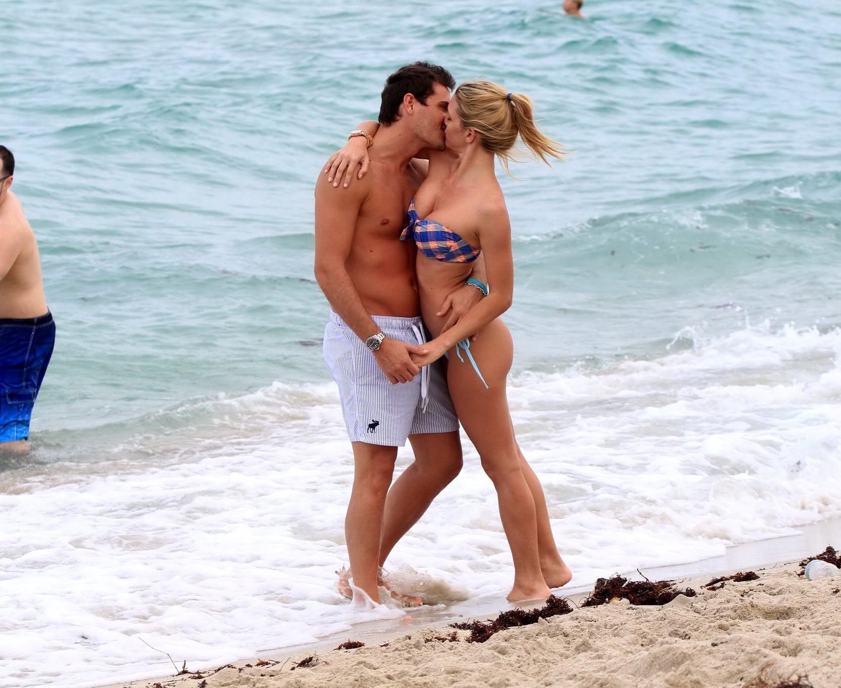 16P Sofia Zamolo in a thong bikini making out with her boyfriend in Miami Beach