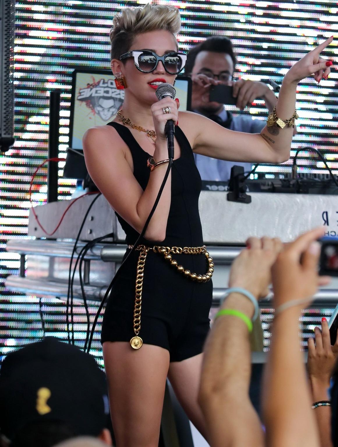 16P Miley Cyrus wearing tight black bodysuit at the Y100 Mack-A-Poolooza pool party 