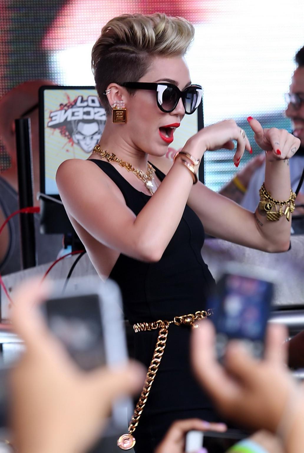 16P Miley Cyrus wearing tight black bodysuit at the Y100 Mack-A-Poolooza pool party 