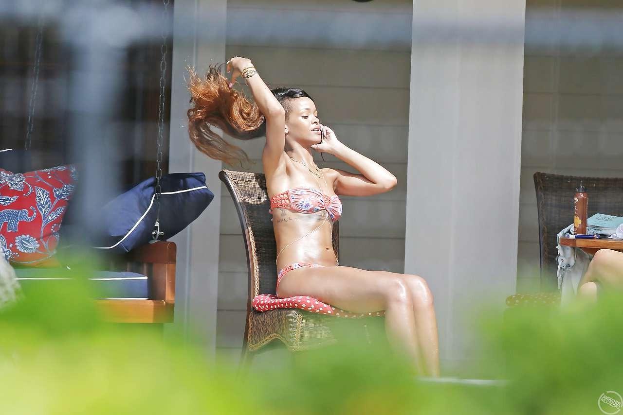 16P Rihanna showing sexy and hot body in bikini on pool