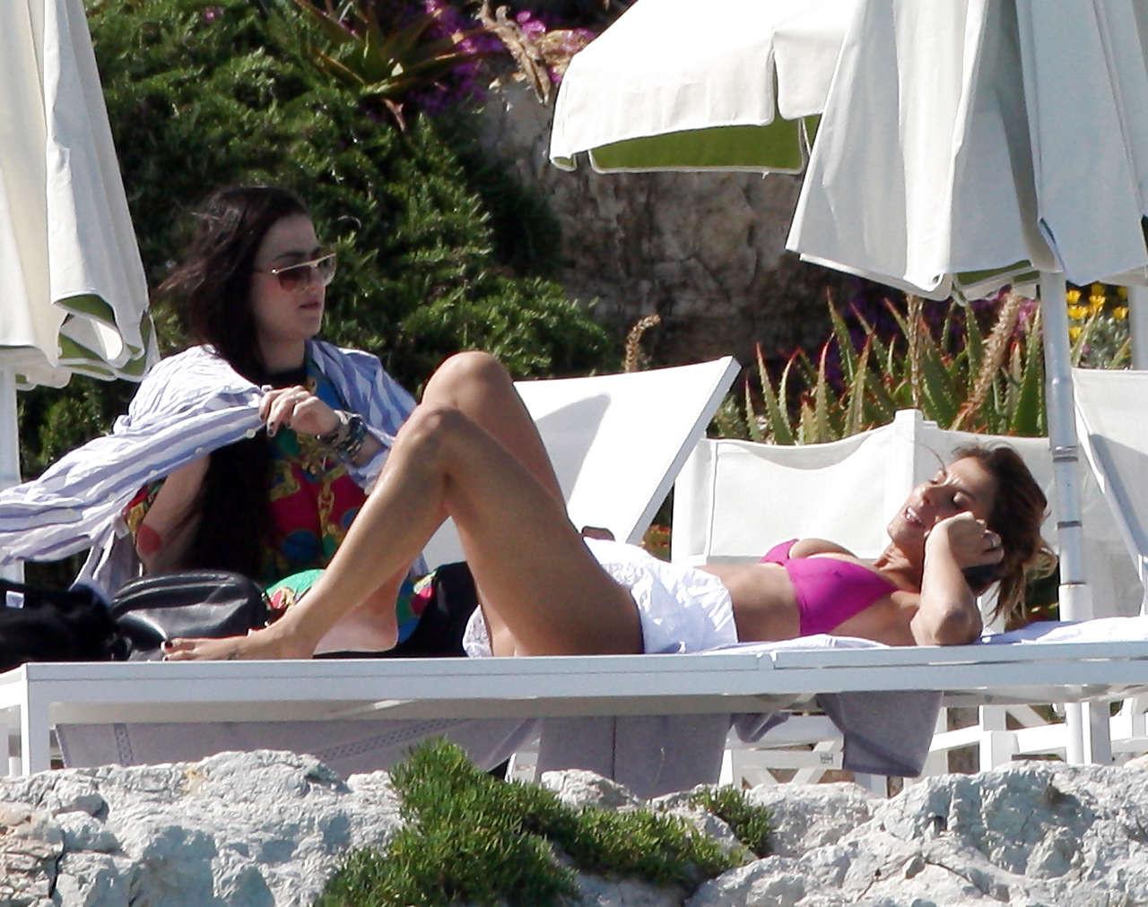 16P Elisabetta Canalis exposing sexy body and boobs on pool