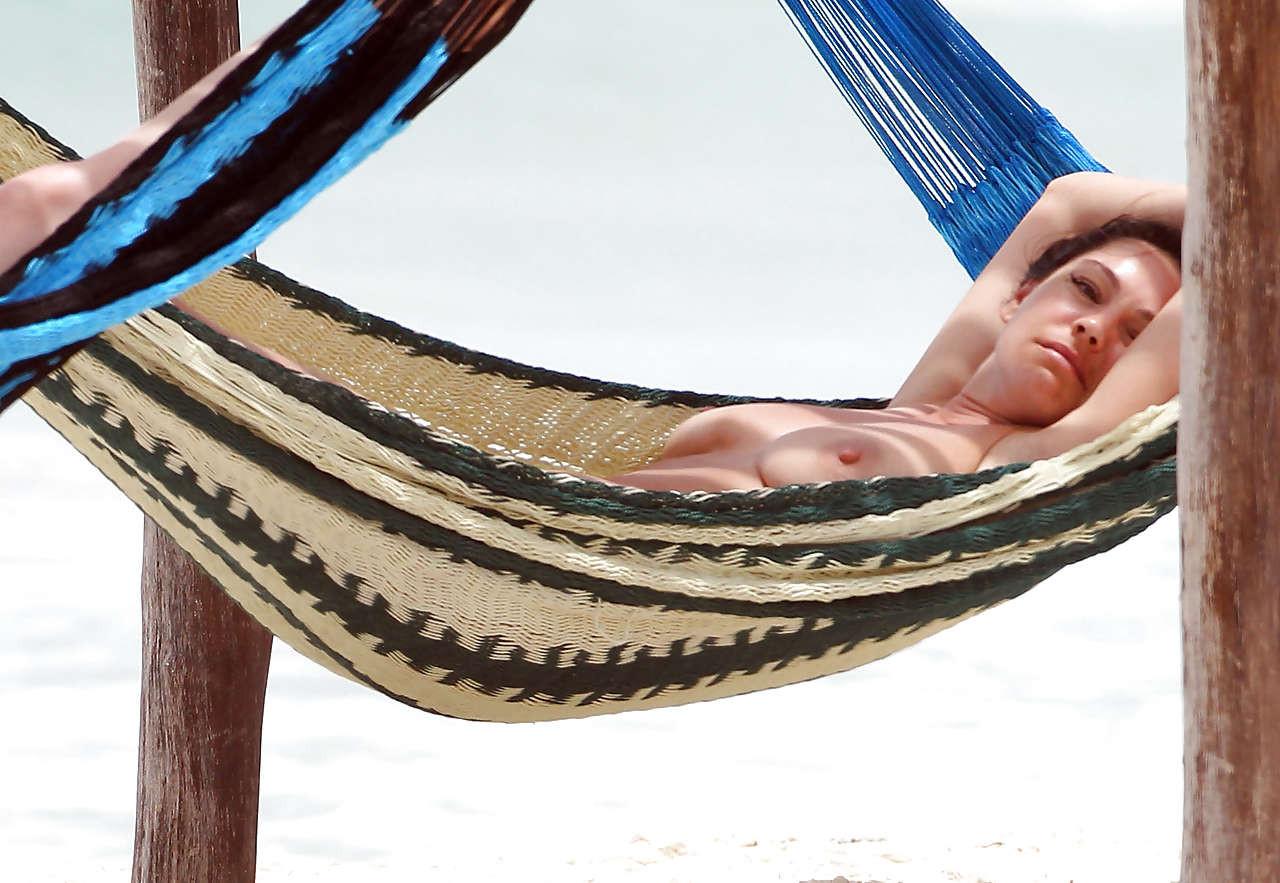 16P Kelly Brook showing big boobs toples in bikini on beach