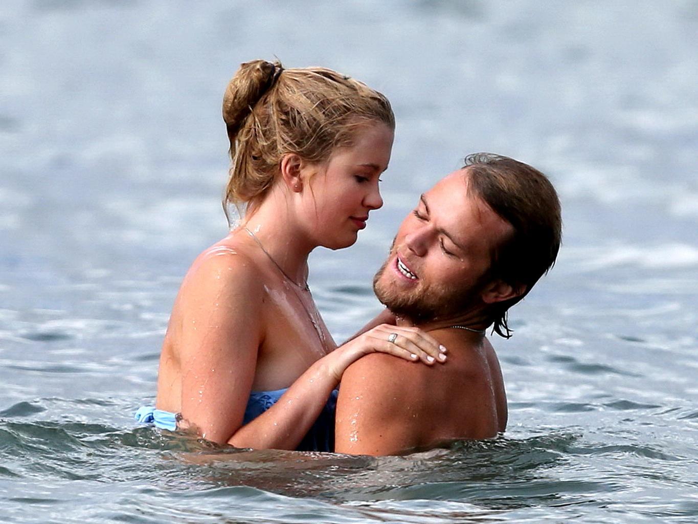16P Ireland Baldwin nip slip wearing a tube bikini on a Hawaiian beach