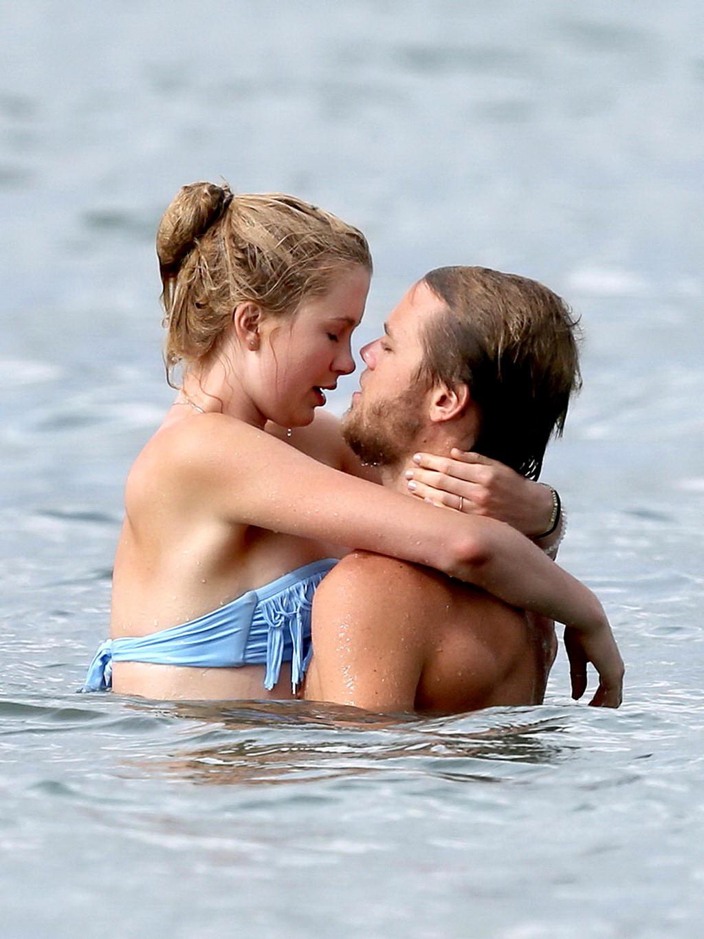 16P Ireland Baldwin nip slip wearing a tube bikini on a Hawaiian beach