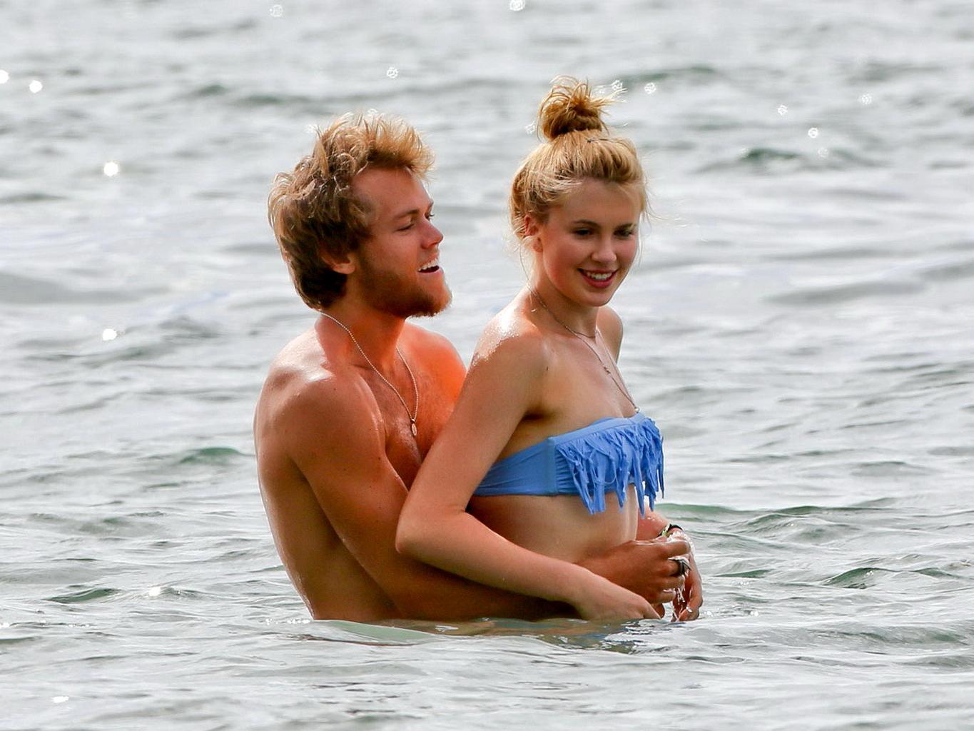 16P Ireland Baldwin nip slip wearing a tube bikini on a Hawaiian beach