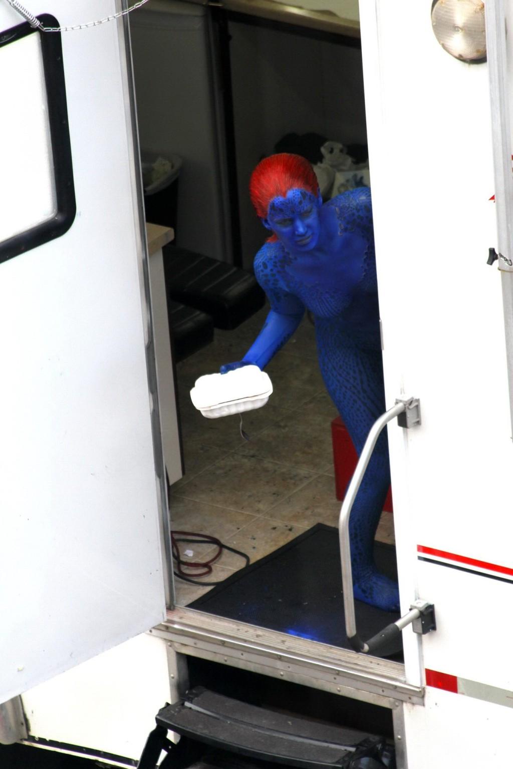 16P Jennifer Lawrence fully nude with Mystique makeup on the X-Men set in Montreal
