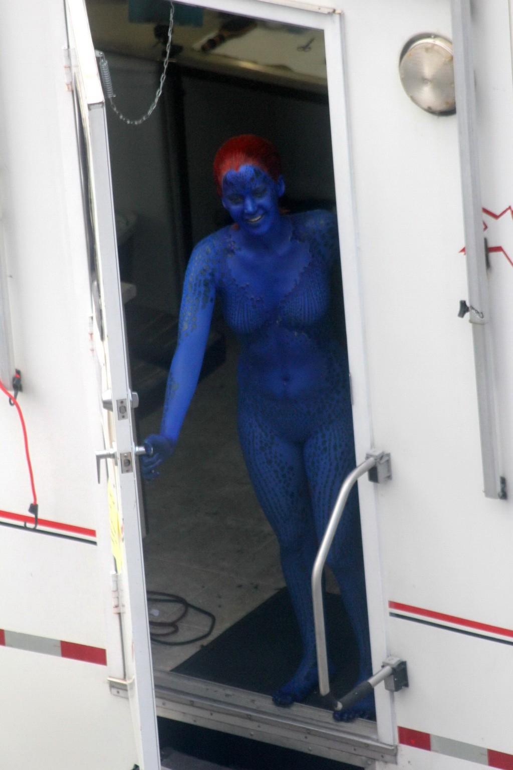 16P Jennifer Lawrence fully nude with Mystique makeup on the X-Men set in Montreal